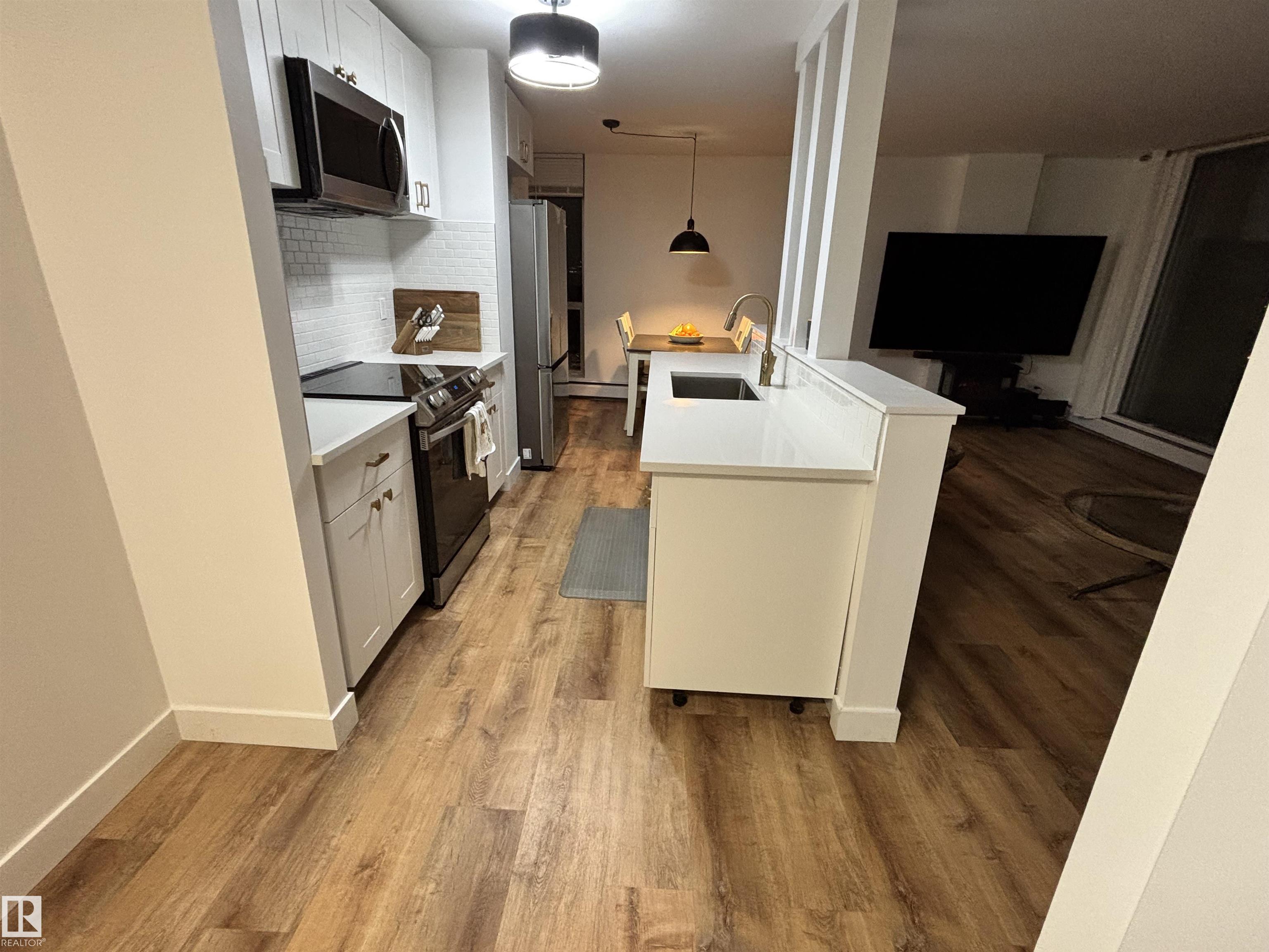 Photo 8 at 811 - 10883 Saskatchewan Drive NW, Garneau, Edmonton