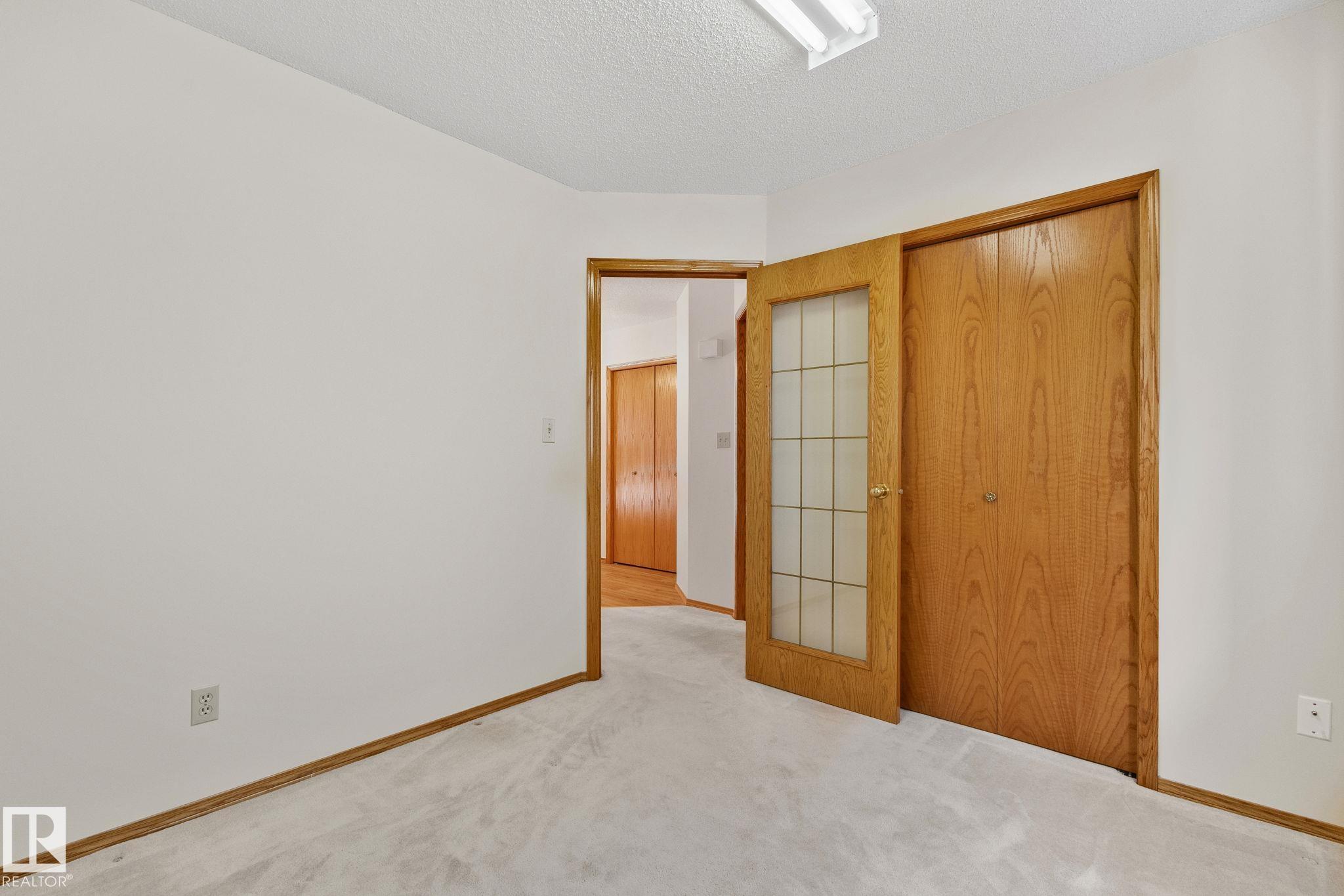 Photo 5 at 17620 91 Avenue NW, Summerlea, Edmonton