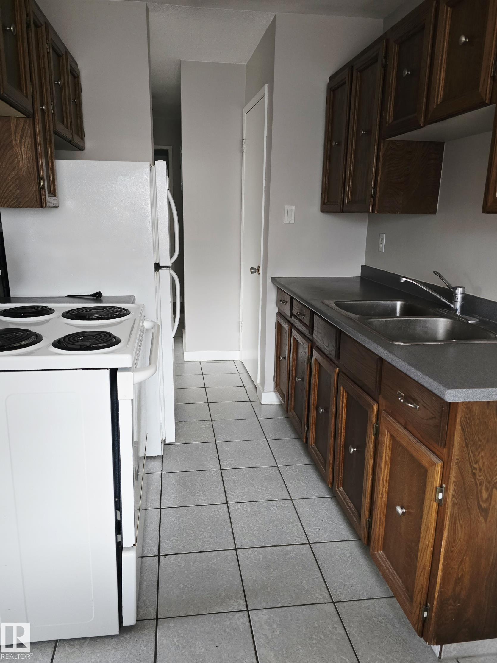 Photo 4 at 4 - 10620 122 Street NW, Westmount, Edmonton