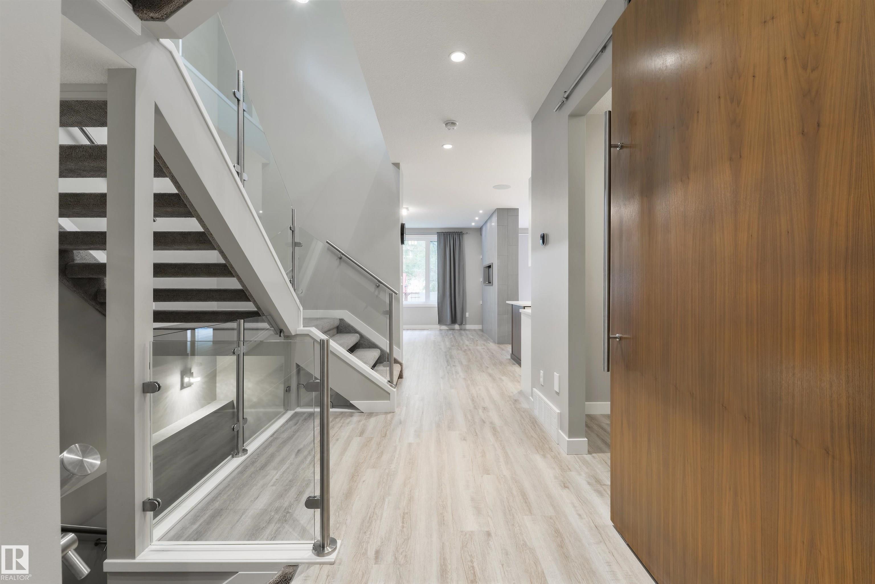 Photo 7 at 5410 110 Street NW, Pleasantview, Edmonton