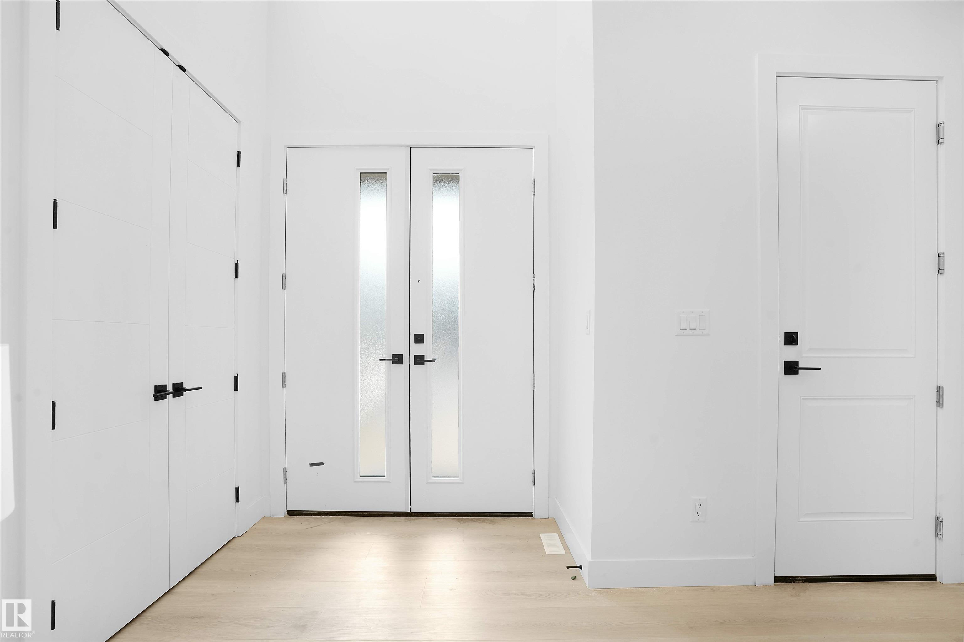 Photo 6 at 1160 Gyrfalcon Crescent NW, Hawks Ridge, Edmonton