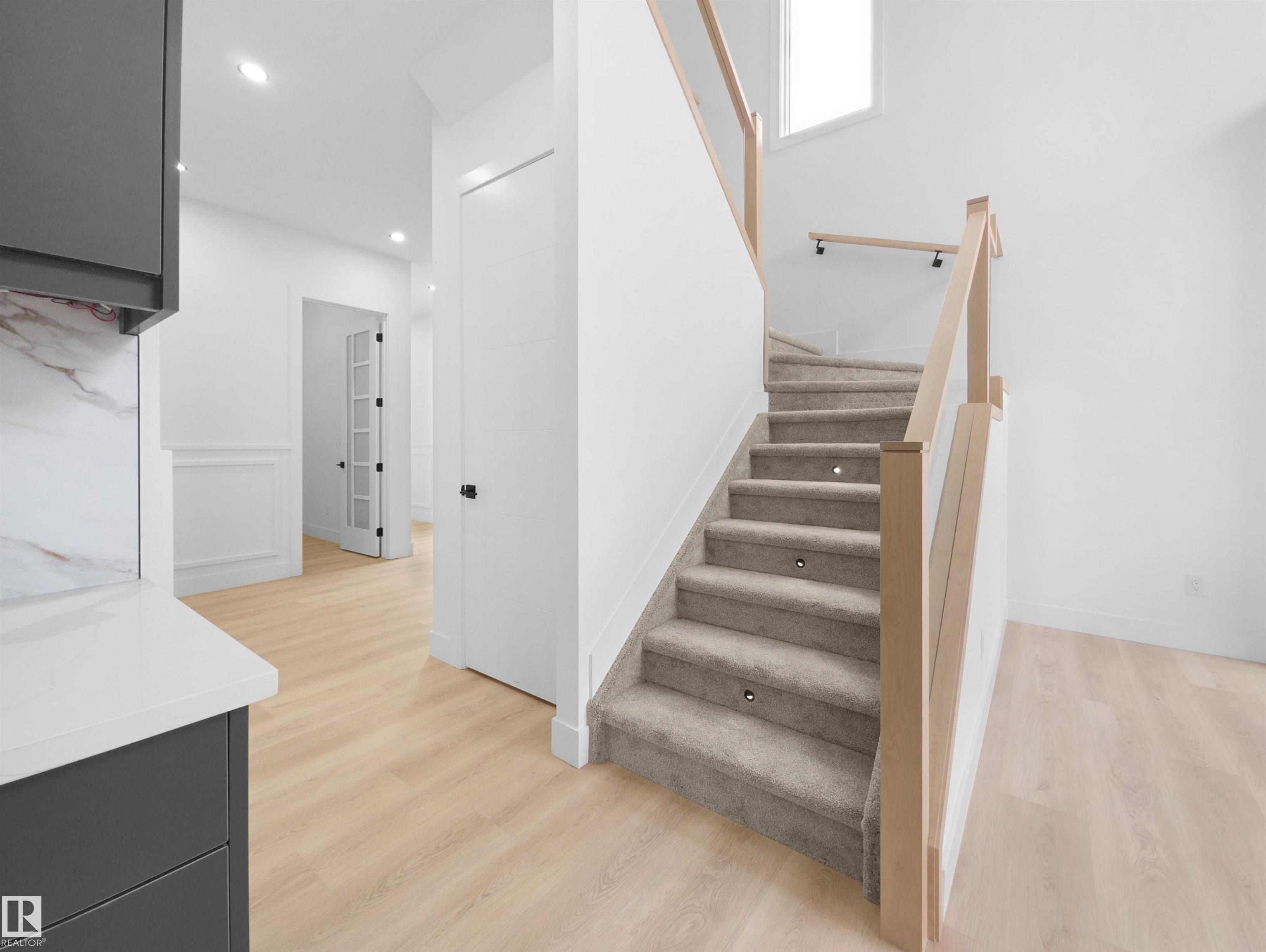 Photo 24 at 1113 Gyrfalcon Crescent NW, Hawks Ridge, Edmonton