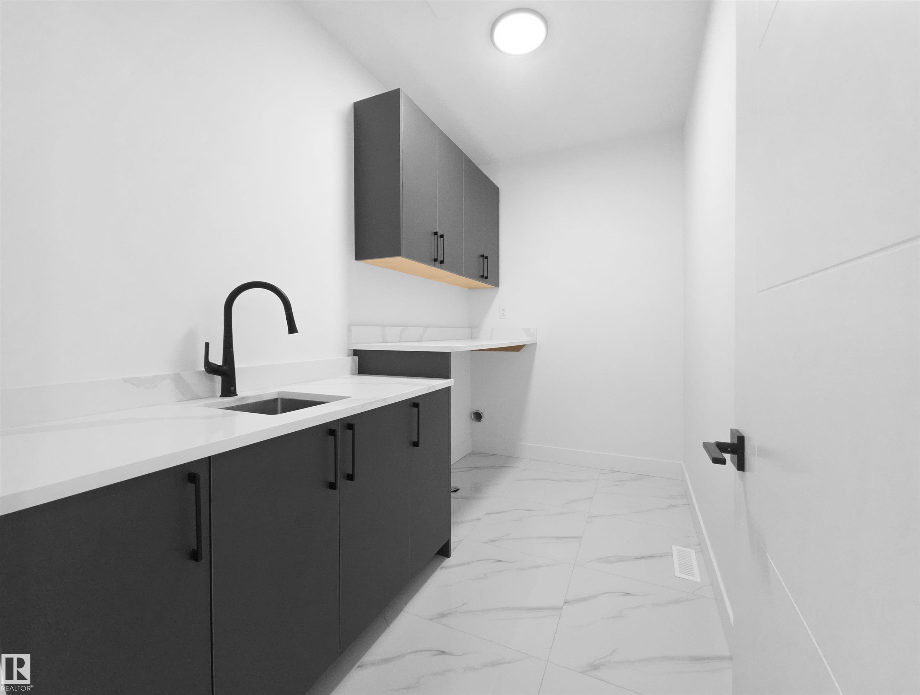 Photo 31 at 1113 Gyrfalcon Crescent NW, Hawks Ridge, Edmonton