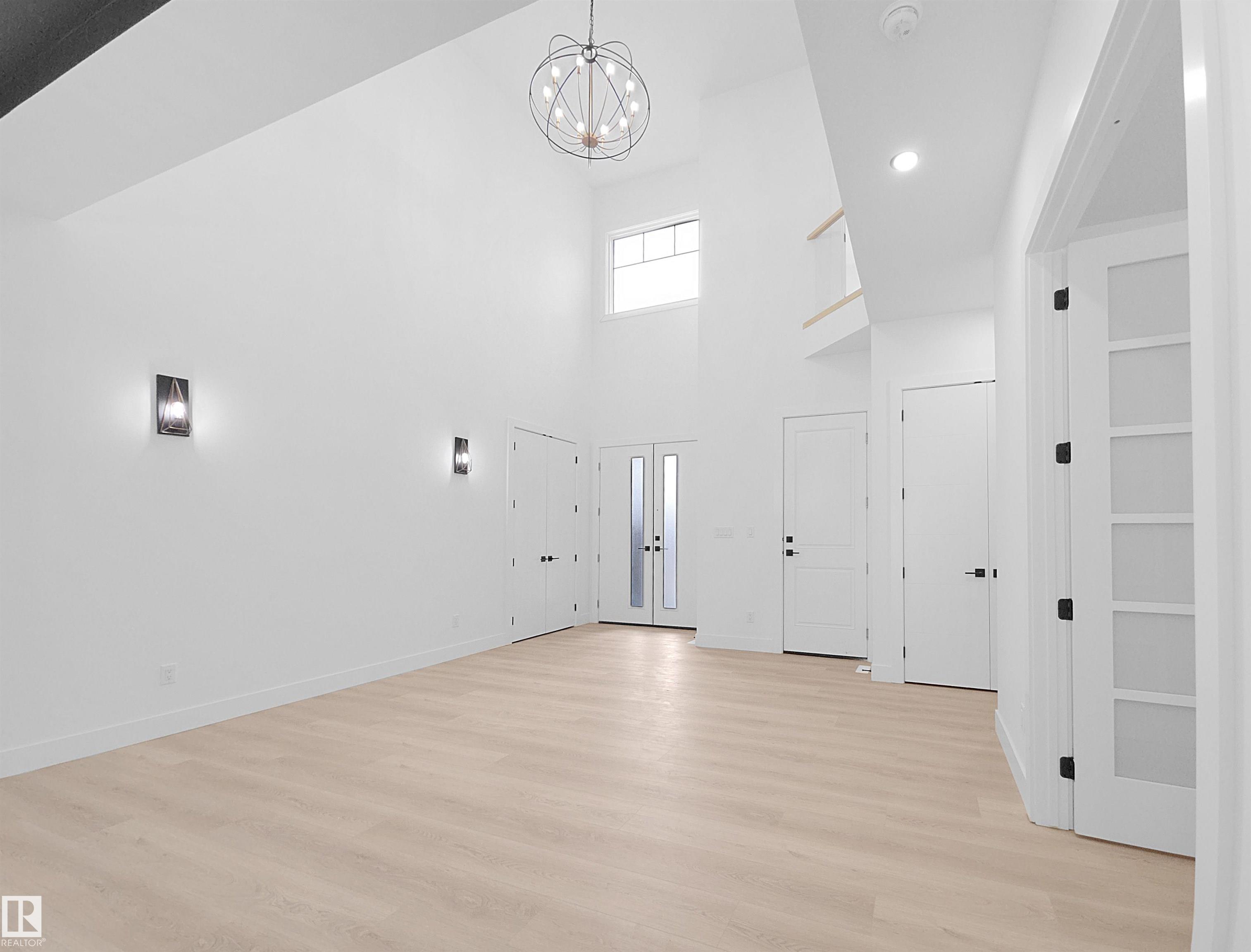 Photo 7 at 1107 Gyrfalcon Crescent NW, Hawks Ridge, Edmonton