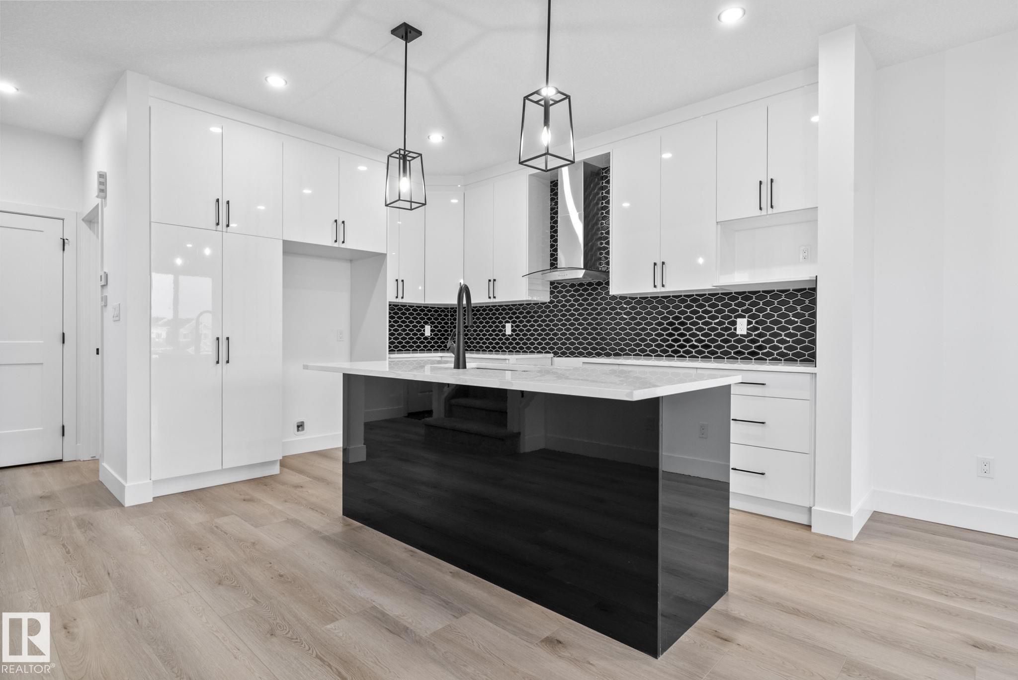 Photo 5 at 326 32 Avenue NW, Maple Crest, Edmonton