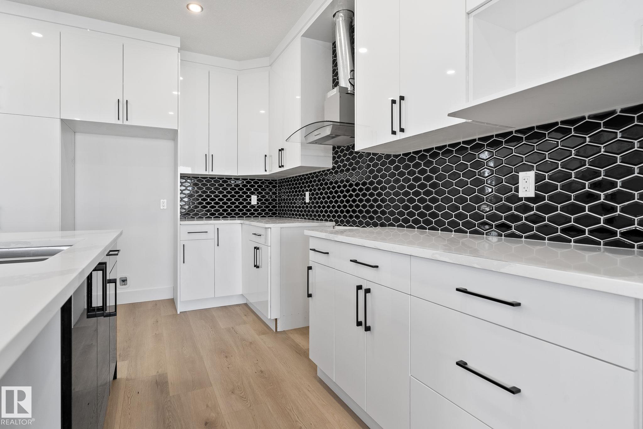 Photo 7 at 326 32 Avenue NW, Maple Crest, Edmonton