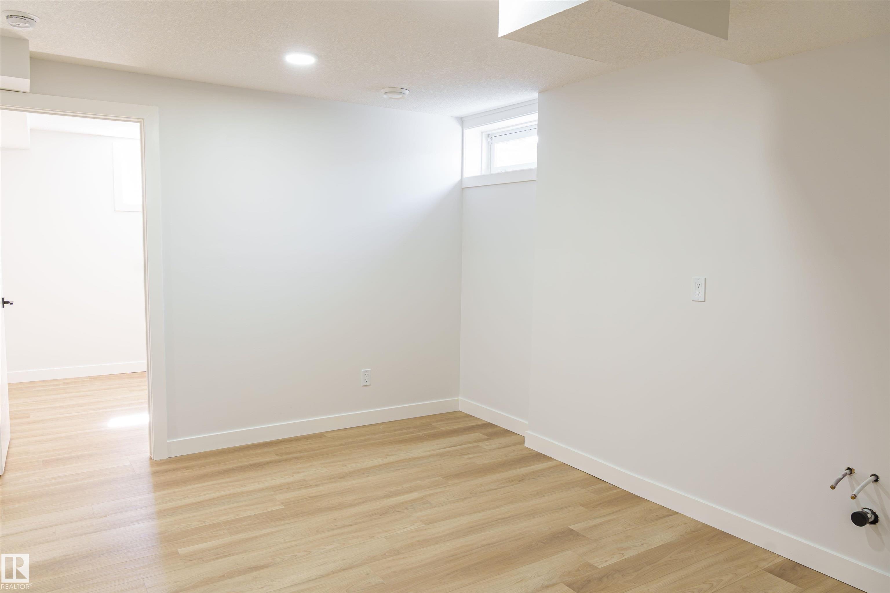 Photo 27 at 3710 41 Avenue NW, Kiniski Gardens, Edmonton