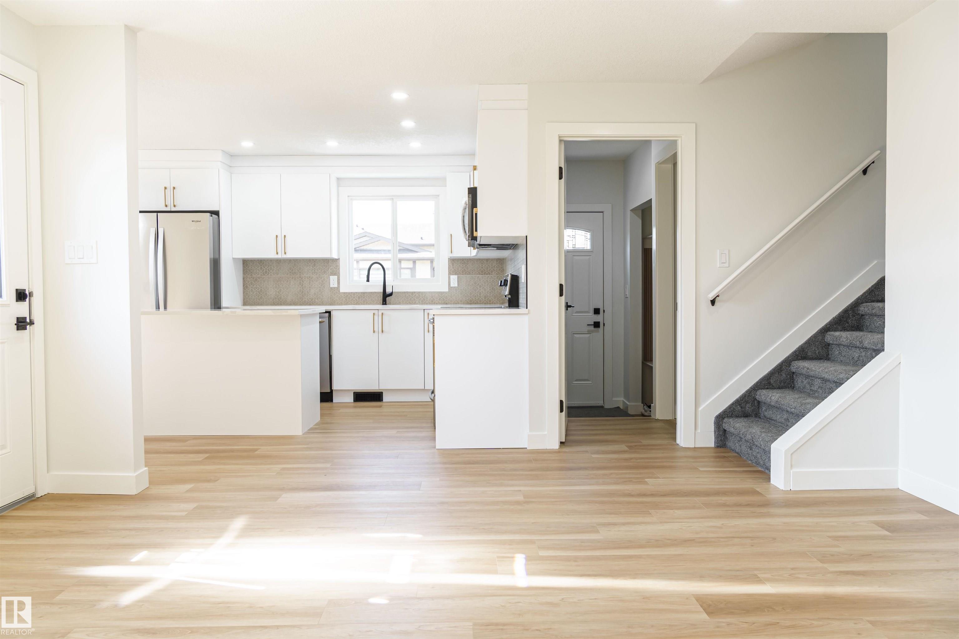 Photo 10 at 3710 41 Avenue NW, Kiniski Gardens, Edmonton