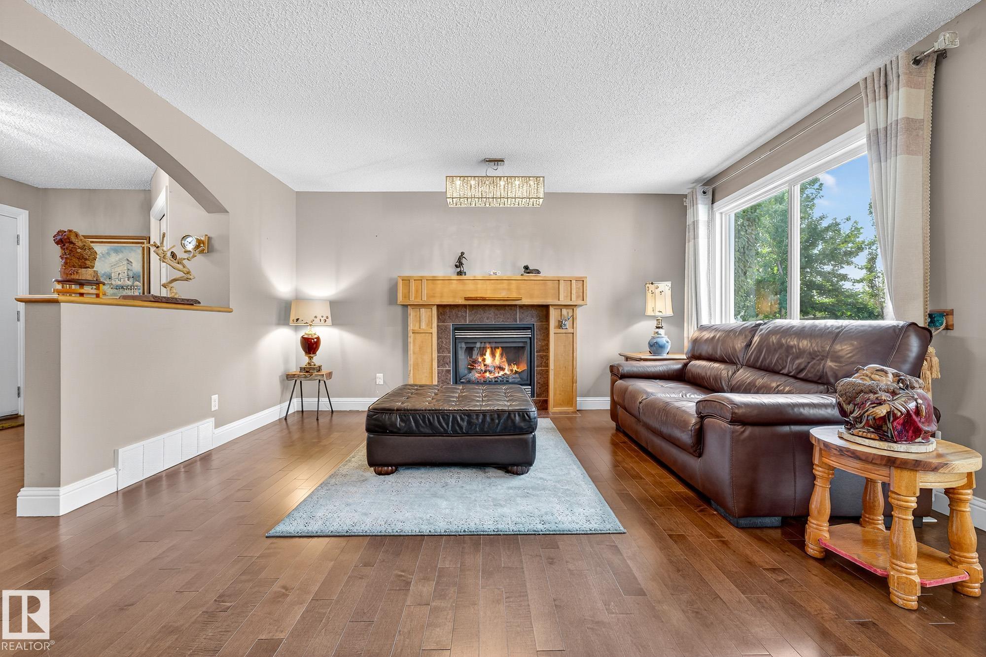 Photo 6 at 8429 Sloane Crescent NW, South Terwillegar, Edmonton