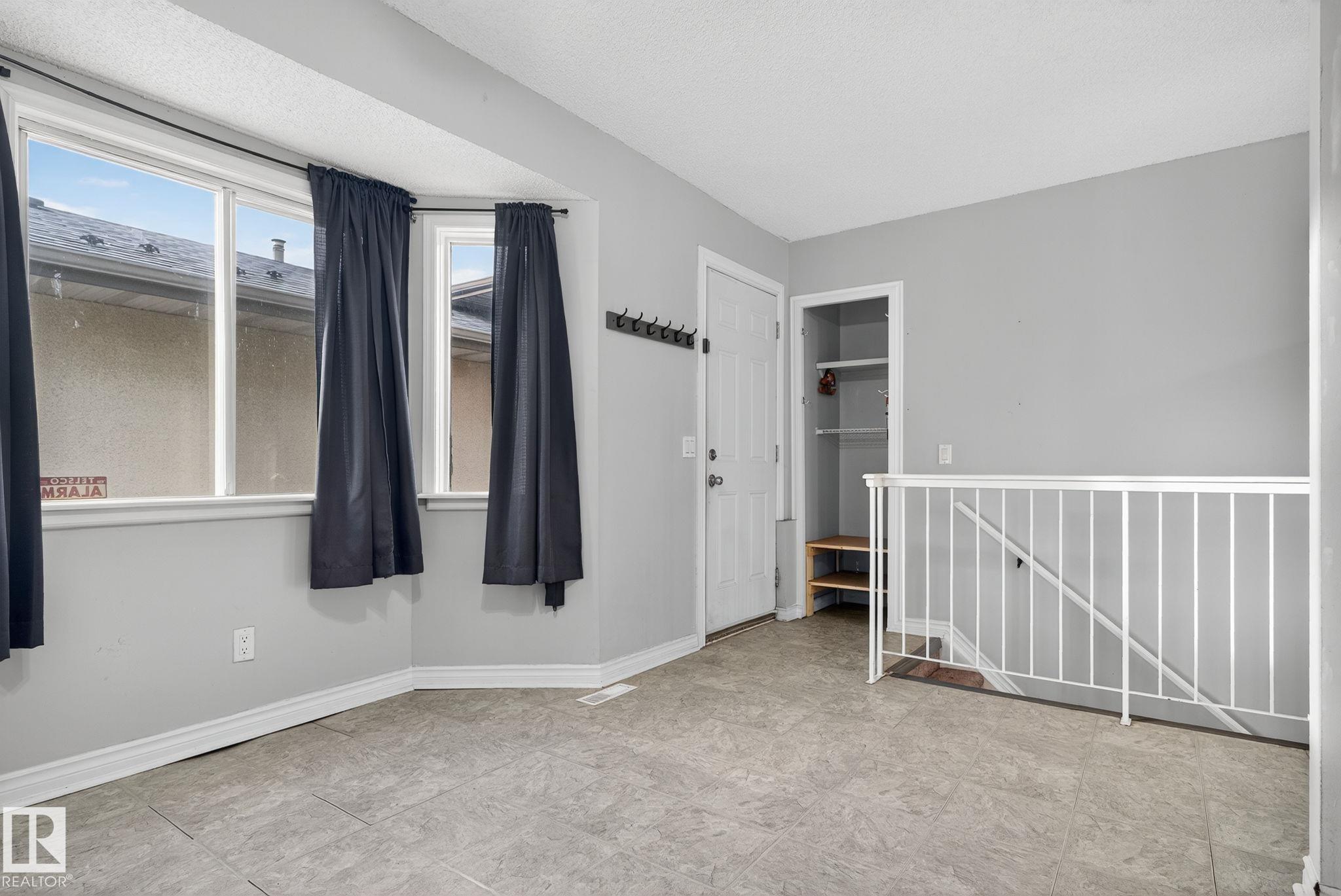 Photo 12 at 17204 96 Street NW, Lago Lindo, Edmonton