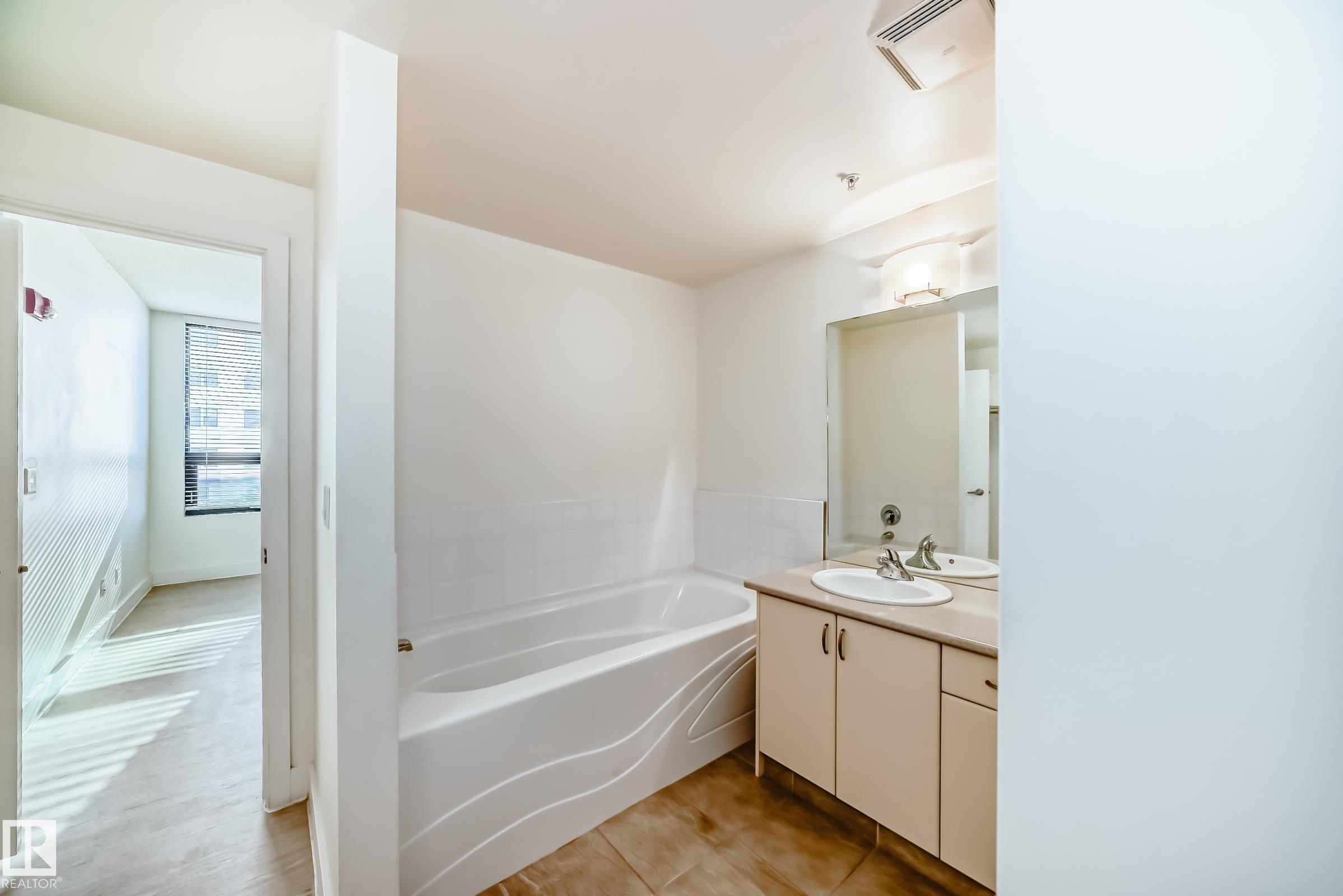 Photo 12 at 703 - 10028 119 Street NW, Wîhkwêntôwin, Edmonton