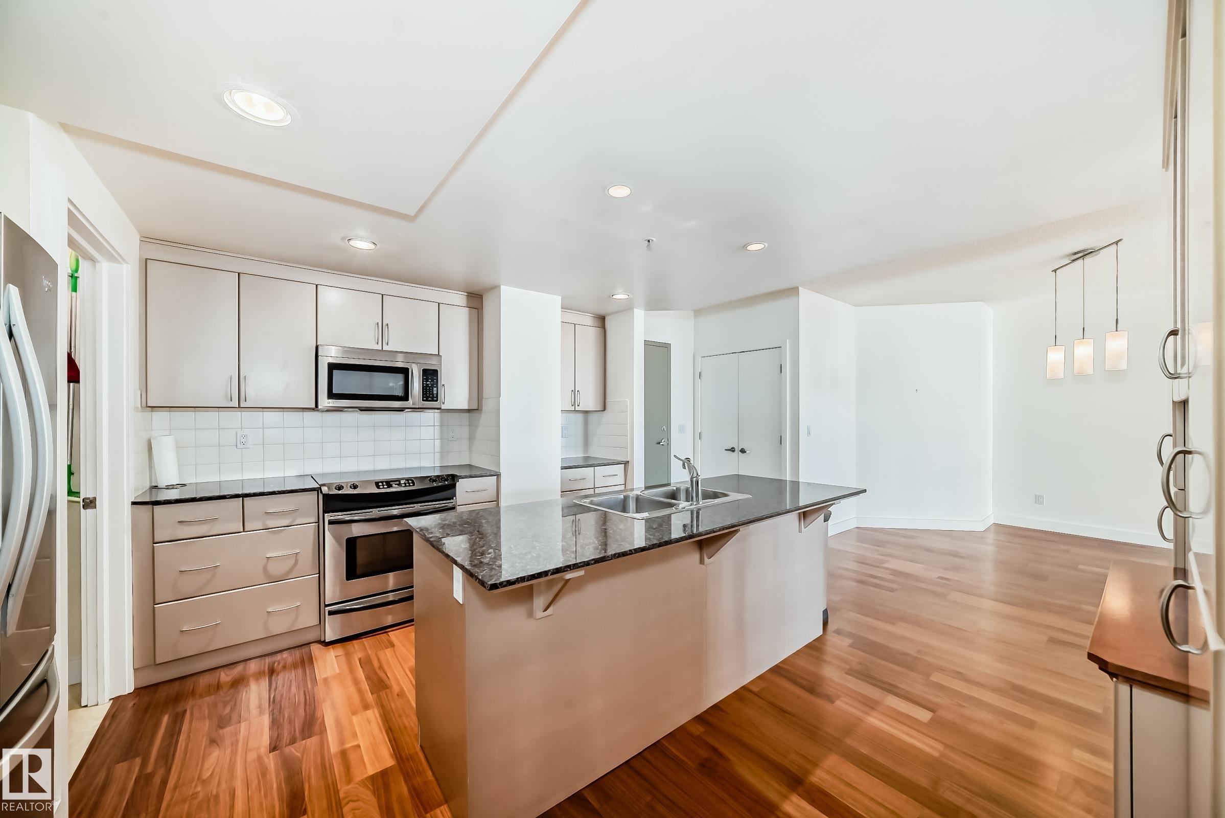 Photo 6 at 703 - 10028 119 Street NW, Wîhkwêntôwin, Edmonton