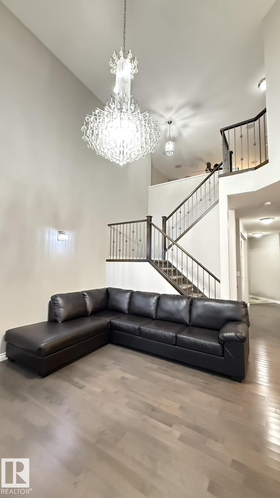 Picture for 1076 ARMITAGE CR SW