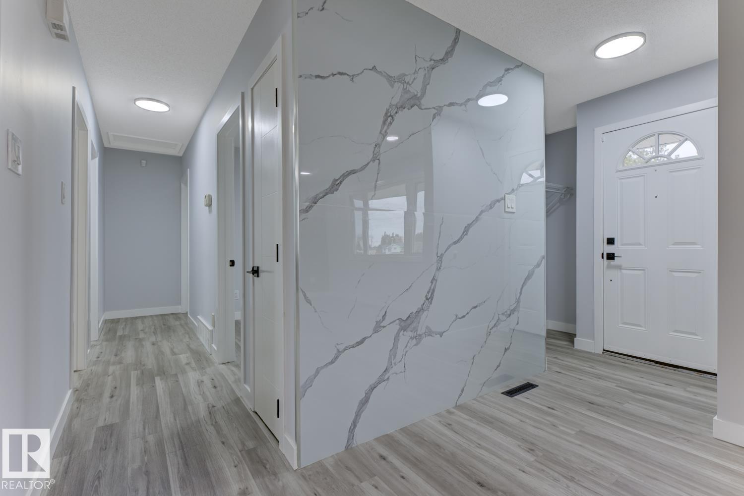 Photo 6 at 6208 137 Avenue NW, York, Edmonton