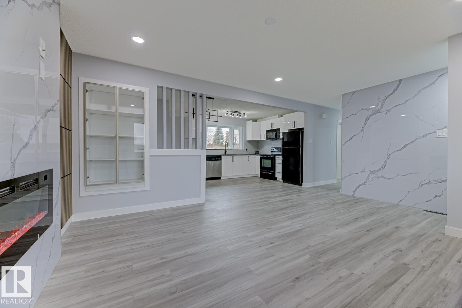 Photo 7 at 6208 137 Avenue NW, York, Edmonton