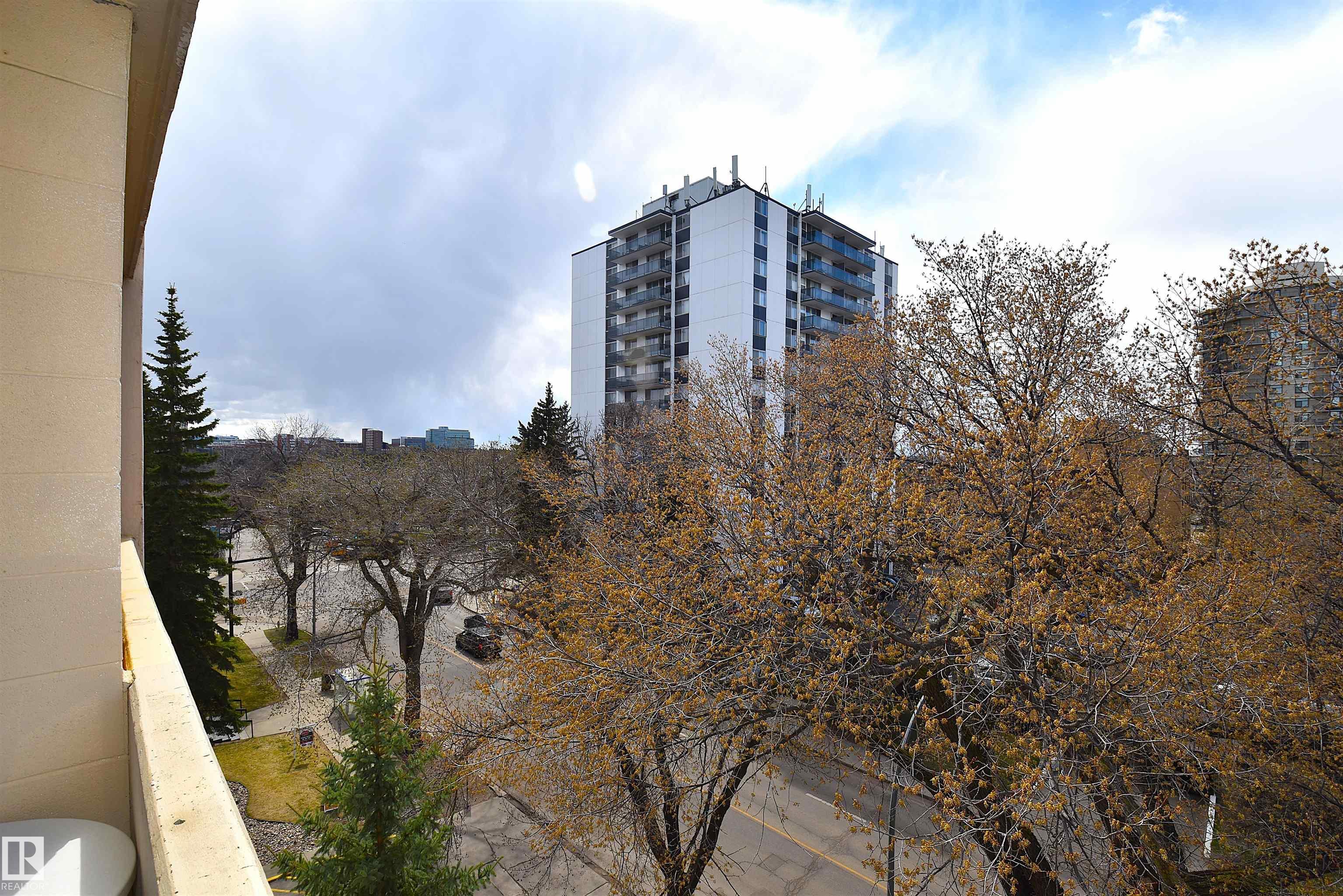 Photo 3 at 608 - 10021 116 Street NW, Wîhkwêntôwin, Edmonton