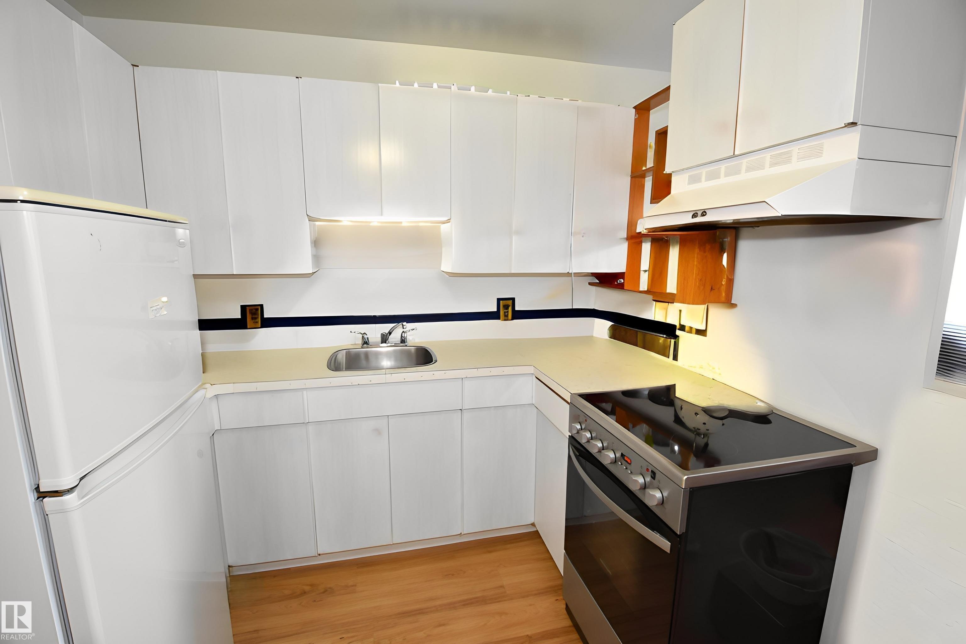 Photo 8 at 608 - 10021 116 Street NW, Wîhkwêntôwin, Edmonton