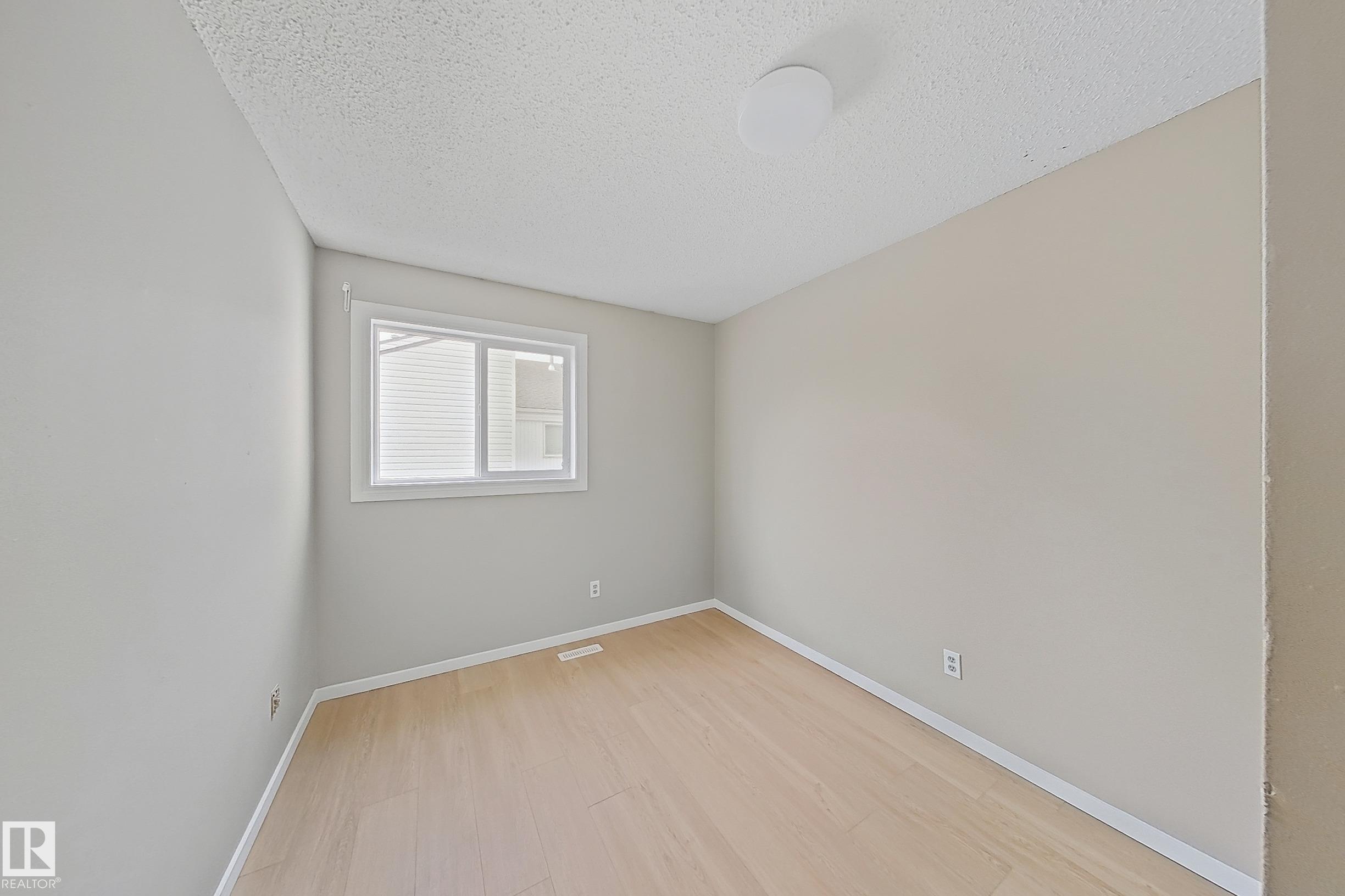 Photo 12 at 15 Woodvale Village NW, Greenview, Edmonton