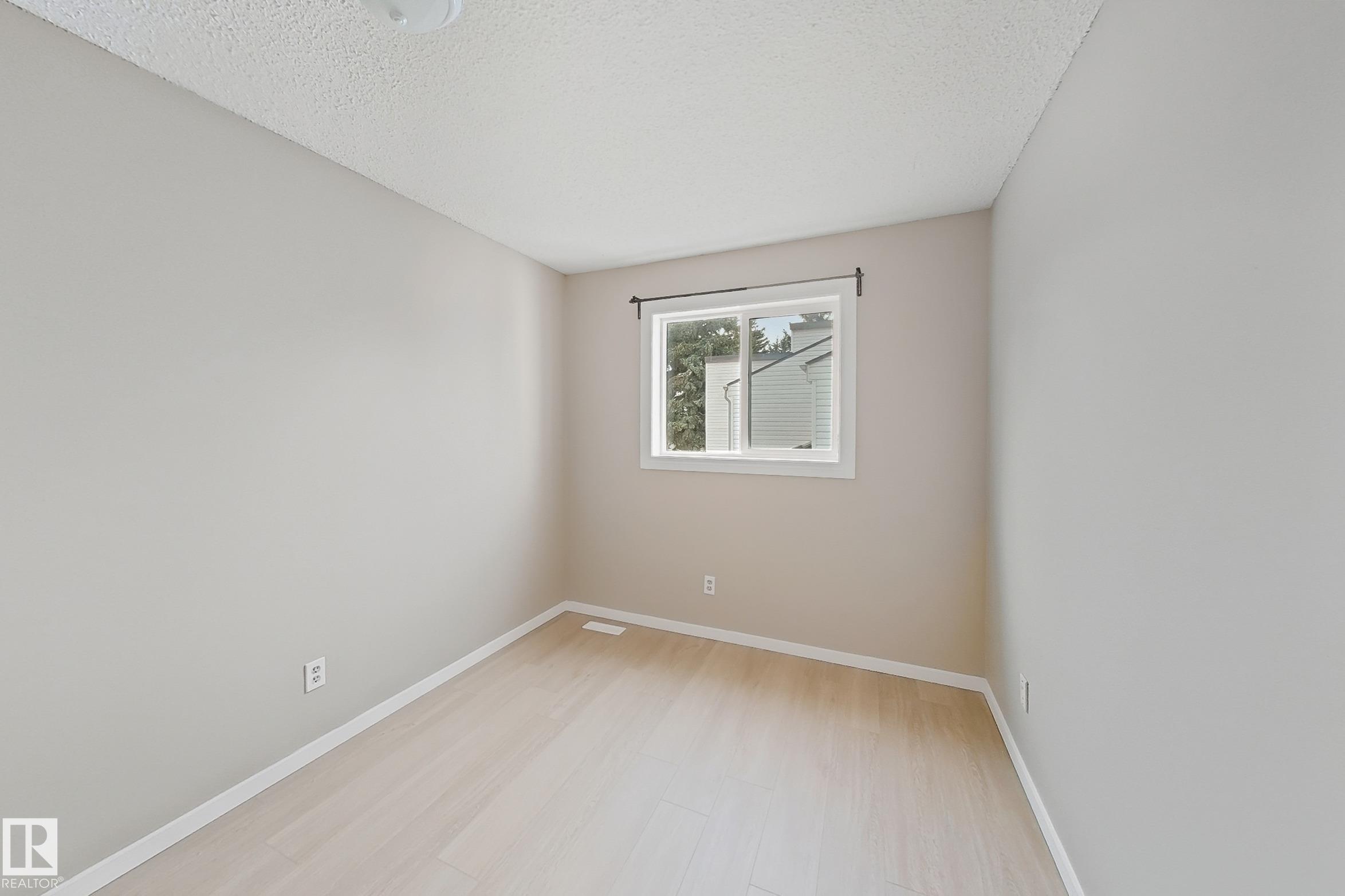 Photo 14 at 15 Woodvale Village NW, Greenview, Edmonton