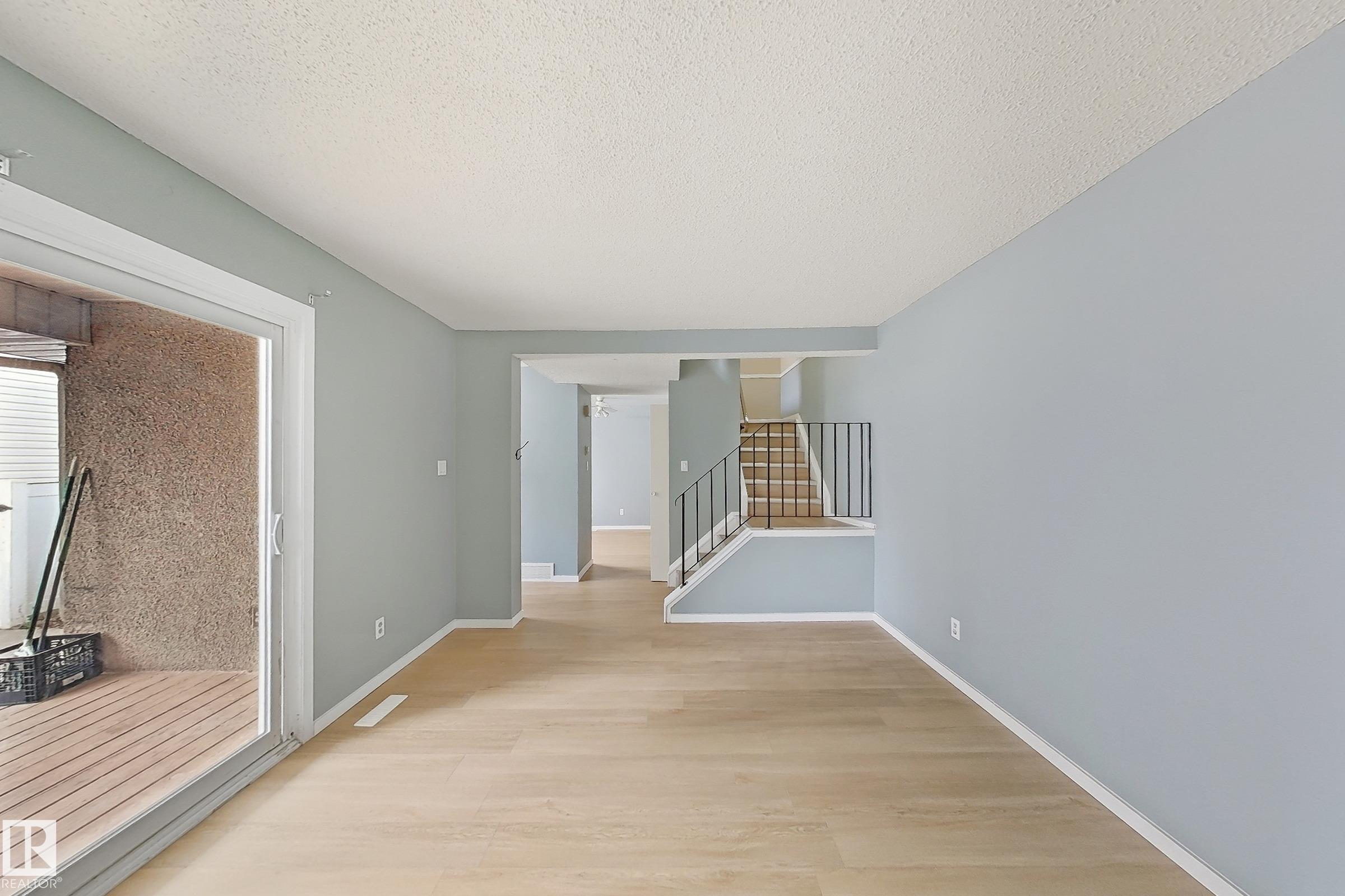 Photo 8 at 15 Woodvale Village NW, Greenview, Edmonton