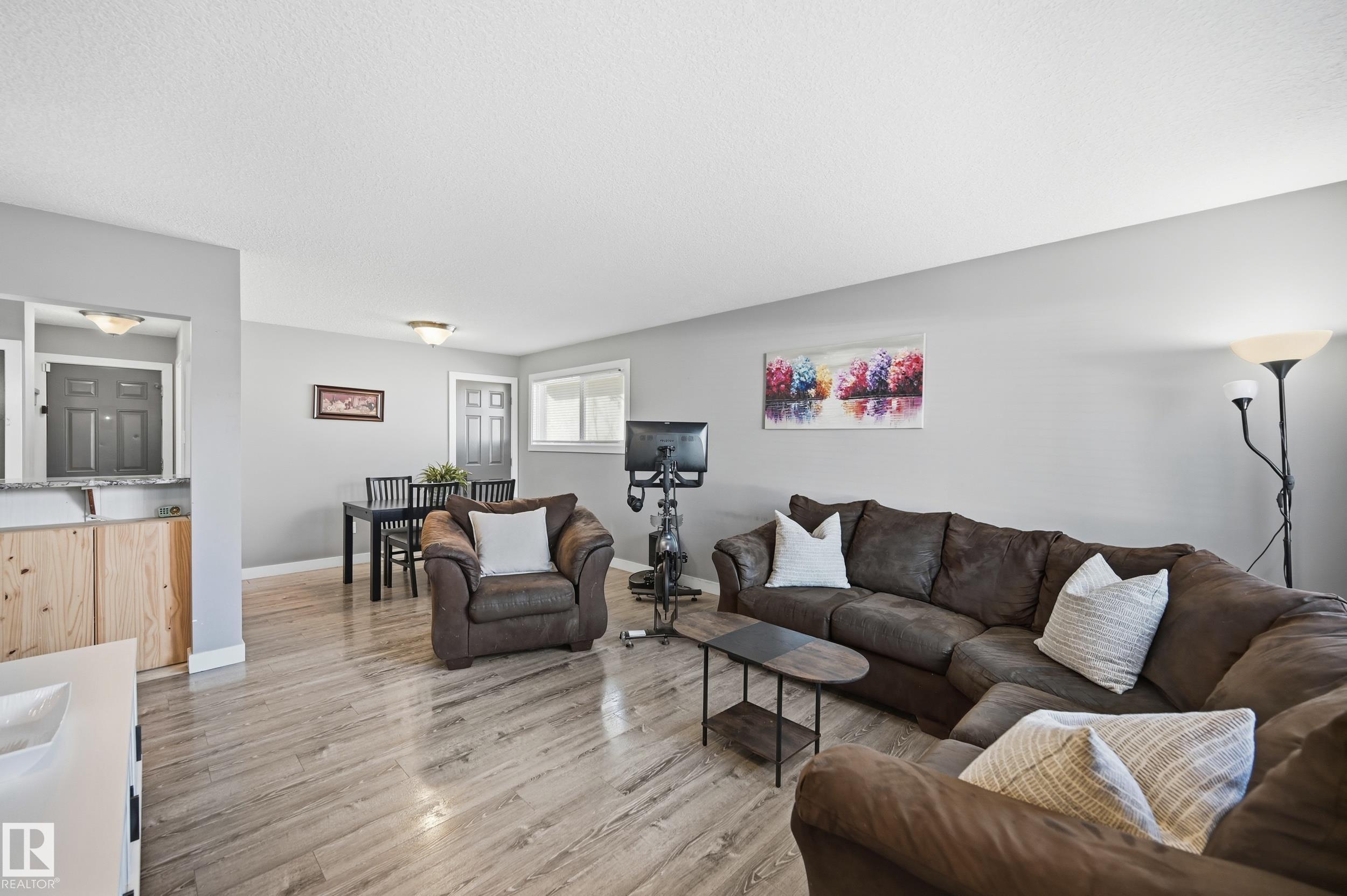 Photo 5 at 8015 130 Avenue NW, Balwin, Edmonton