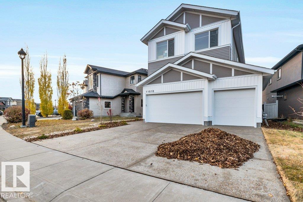 Photo 2 at 11010 174a Avenue NW, Chambery, Edmonton