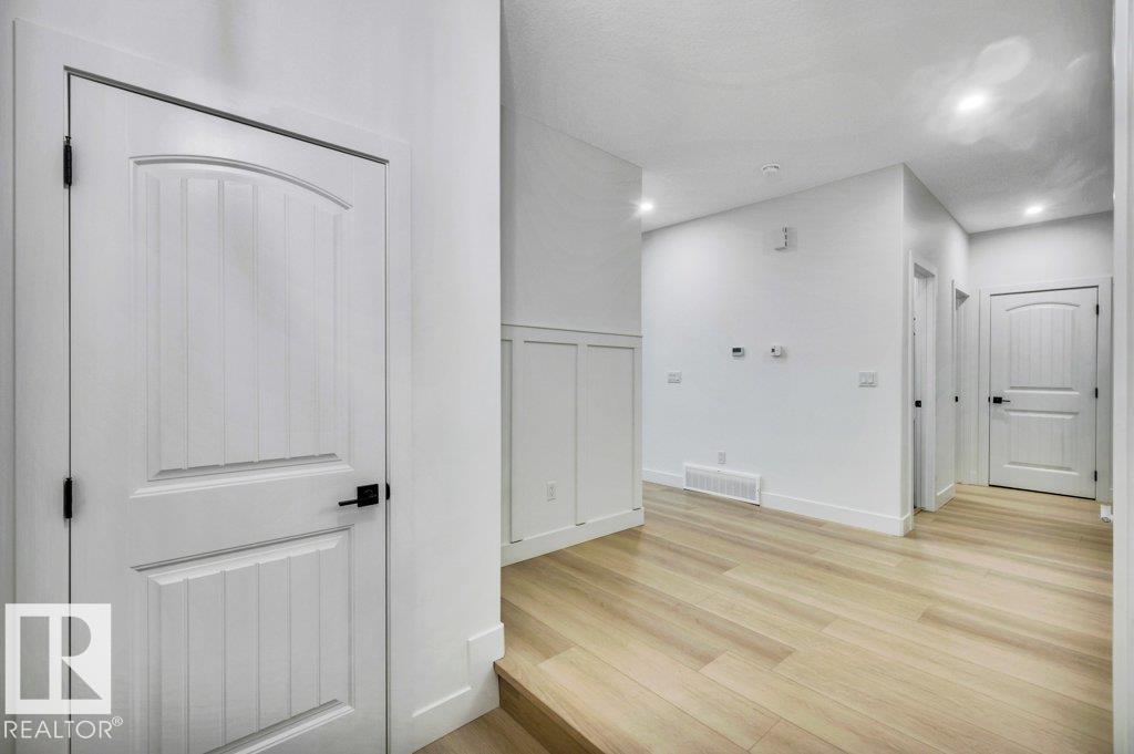 Photo 5 at 11010 174a Avenue NW, Chambery, Edmonton