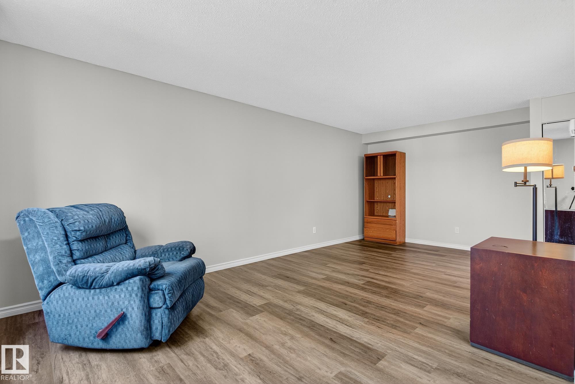 Photo 11 at 6 - 10035 155 Street NW, West Jasper Place, Edmonton