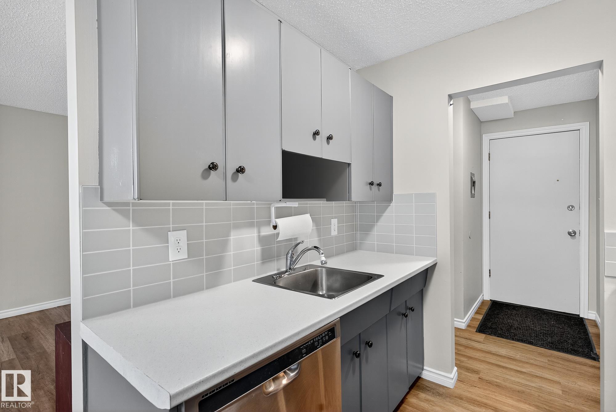 Photo 3 at 6 - 10035 155 Street NW, West Jasper Place, Edmonton