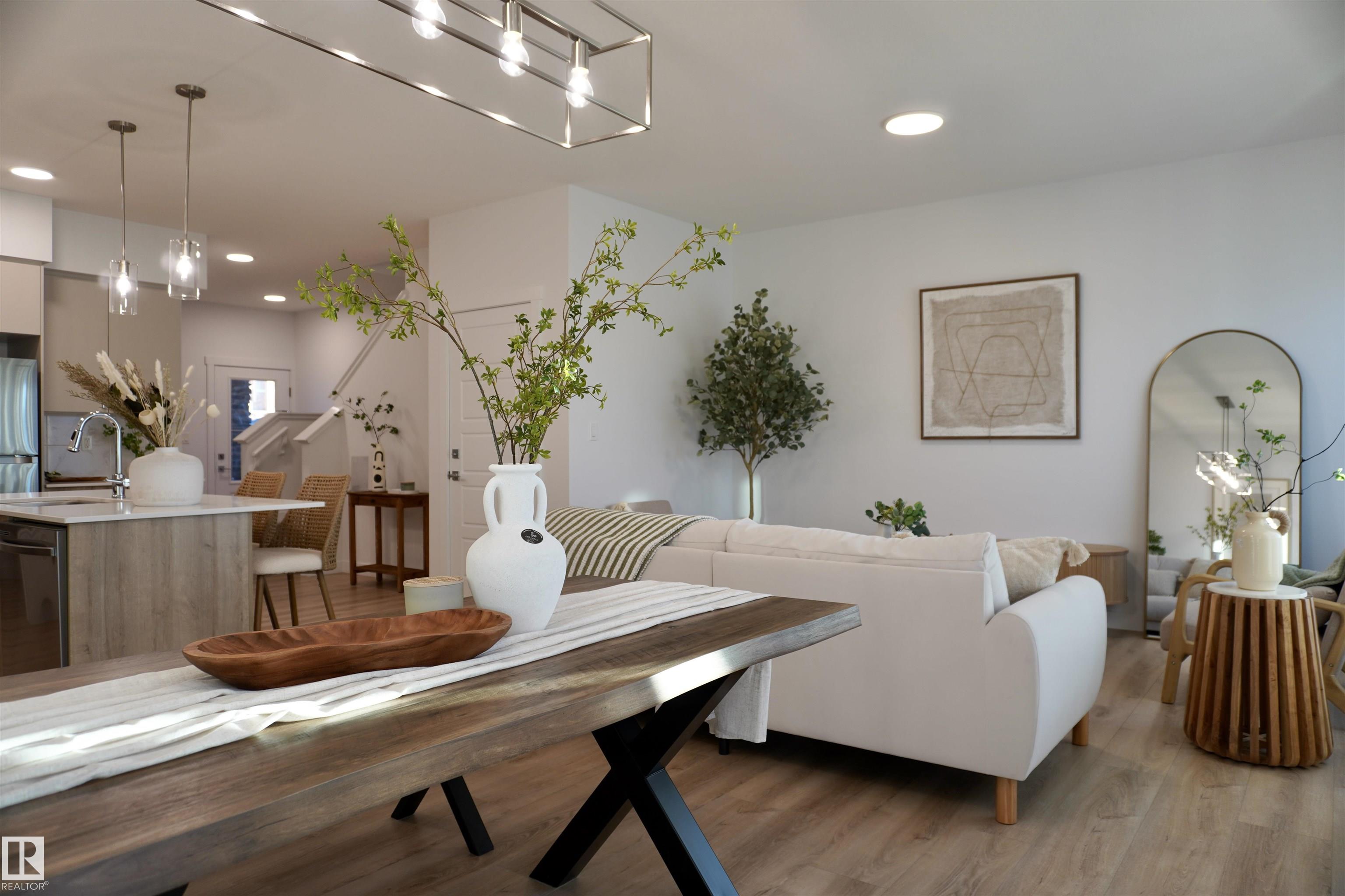 Photo 2 at 637 Kinglet Boulevard NW, Kinglet Gardens, Edmonton