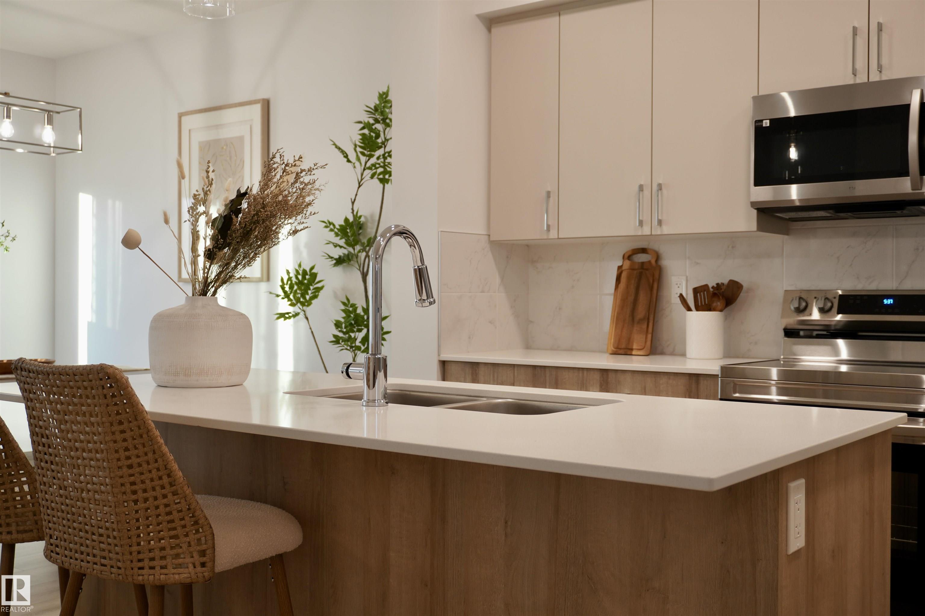 Photo 4 at 637 Kinglet Boulevard NW, Kinglet Gardens, Edmonton