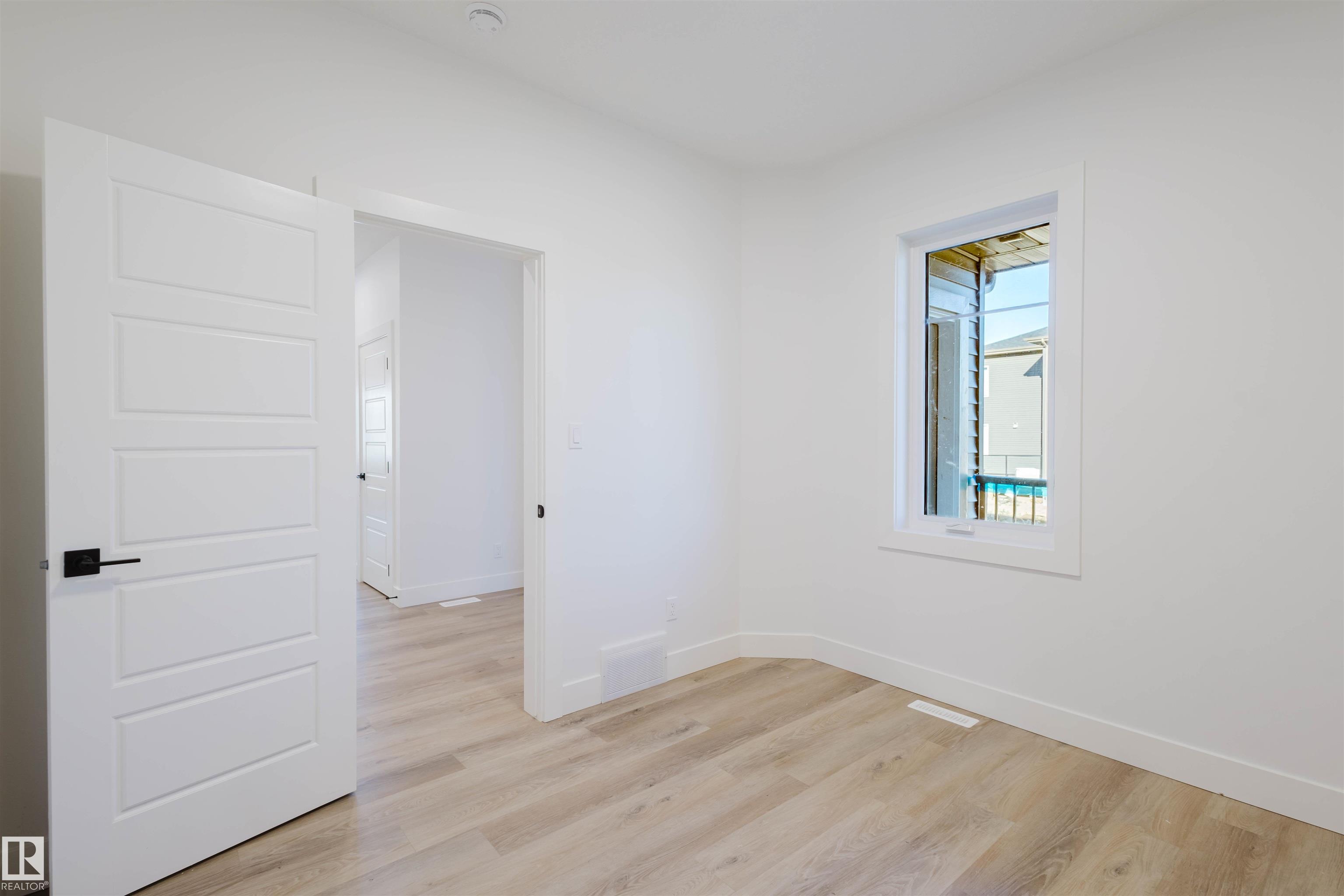 Photo 6 at 1566 Siskin Link NW, Kinglet Gardens, Edmonton