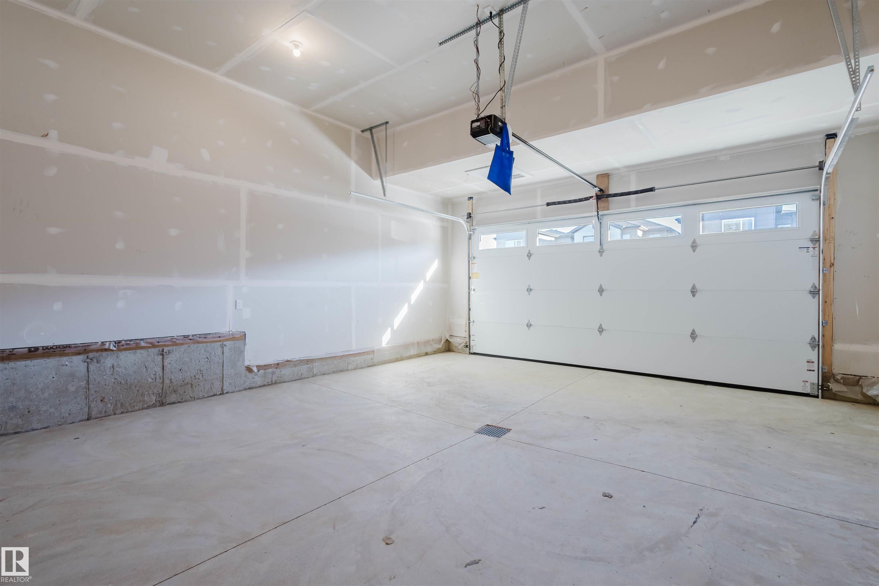 Photo 7 at 1566 Siskin Link NW, Kinglet Gardens, Edmonton