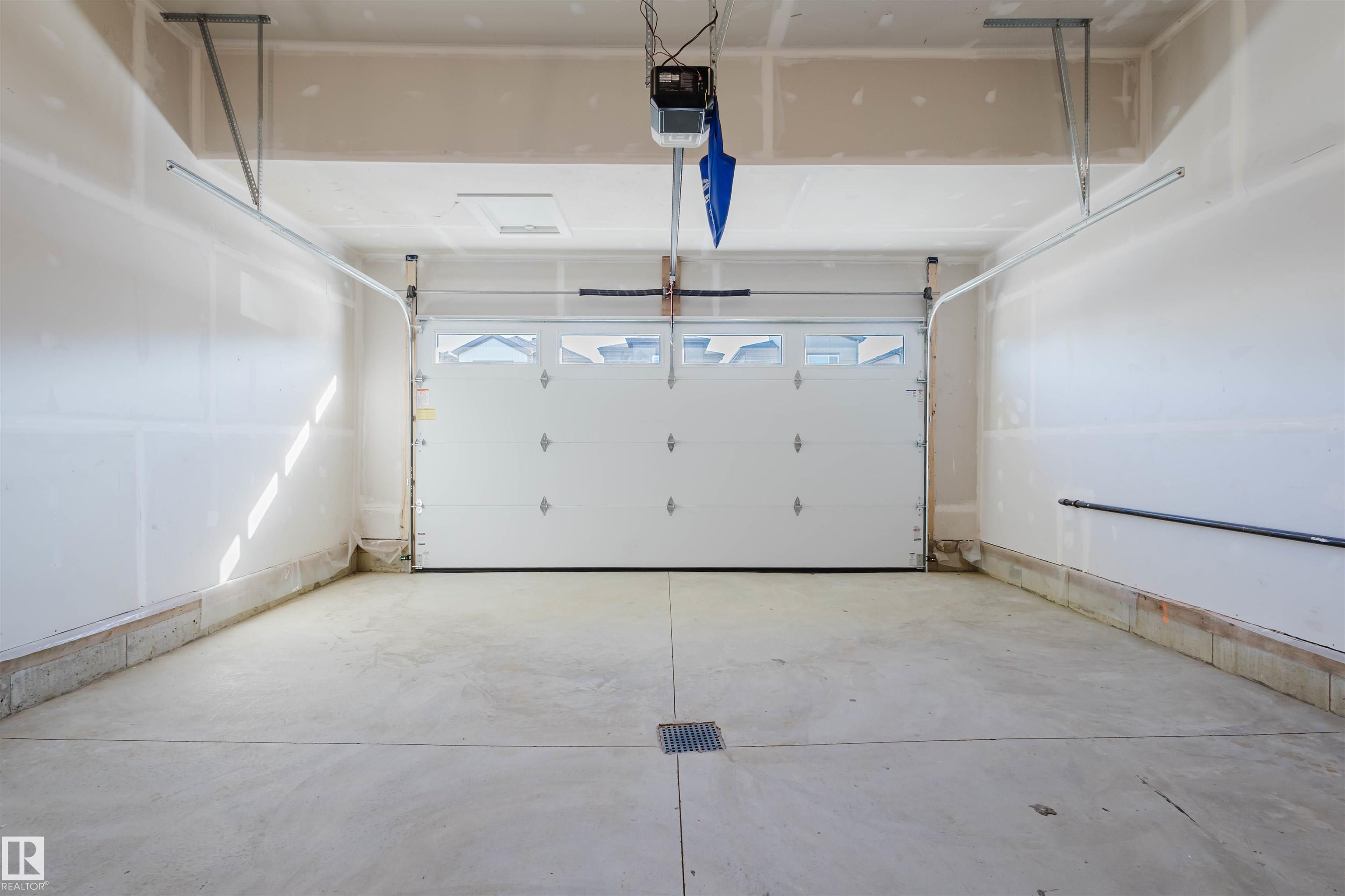 Photo 8 at 1566 Siskin Link NW, Kinglet Gardens, Edmonton