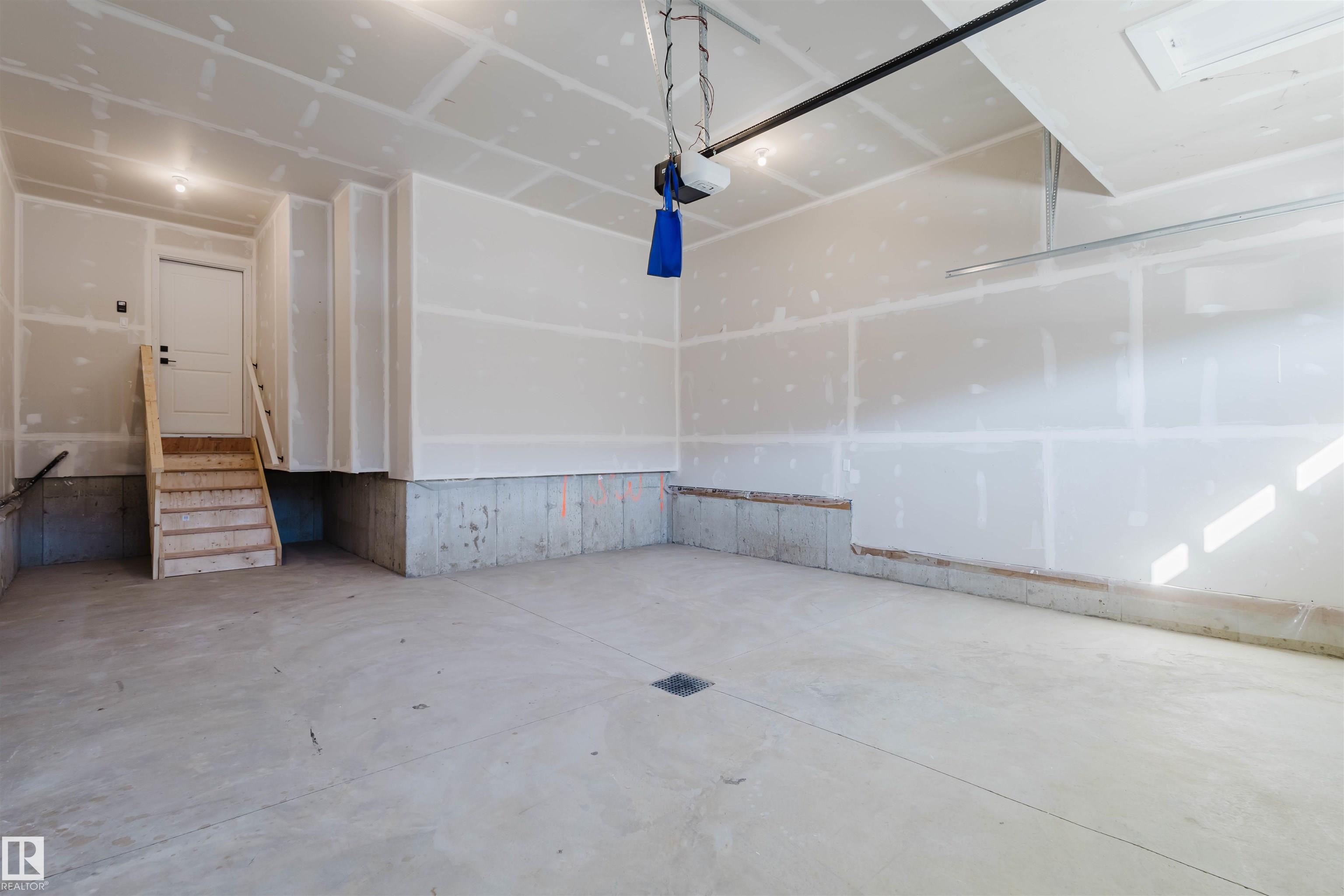 Photo 10 at 1566 Siskin Link NW, Kinglet Gardens, Edmonton