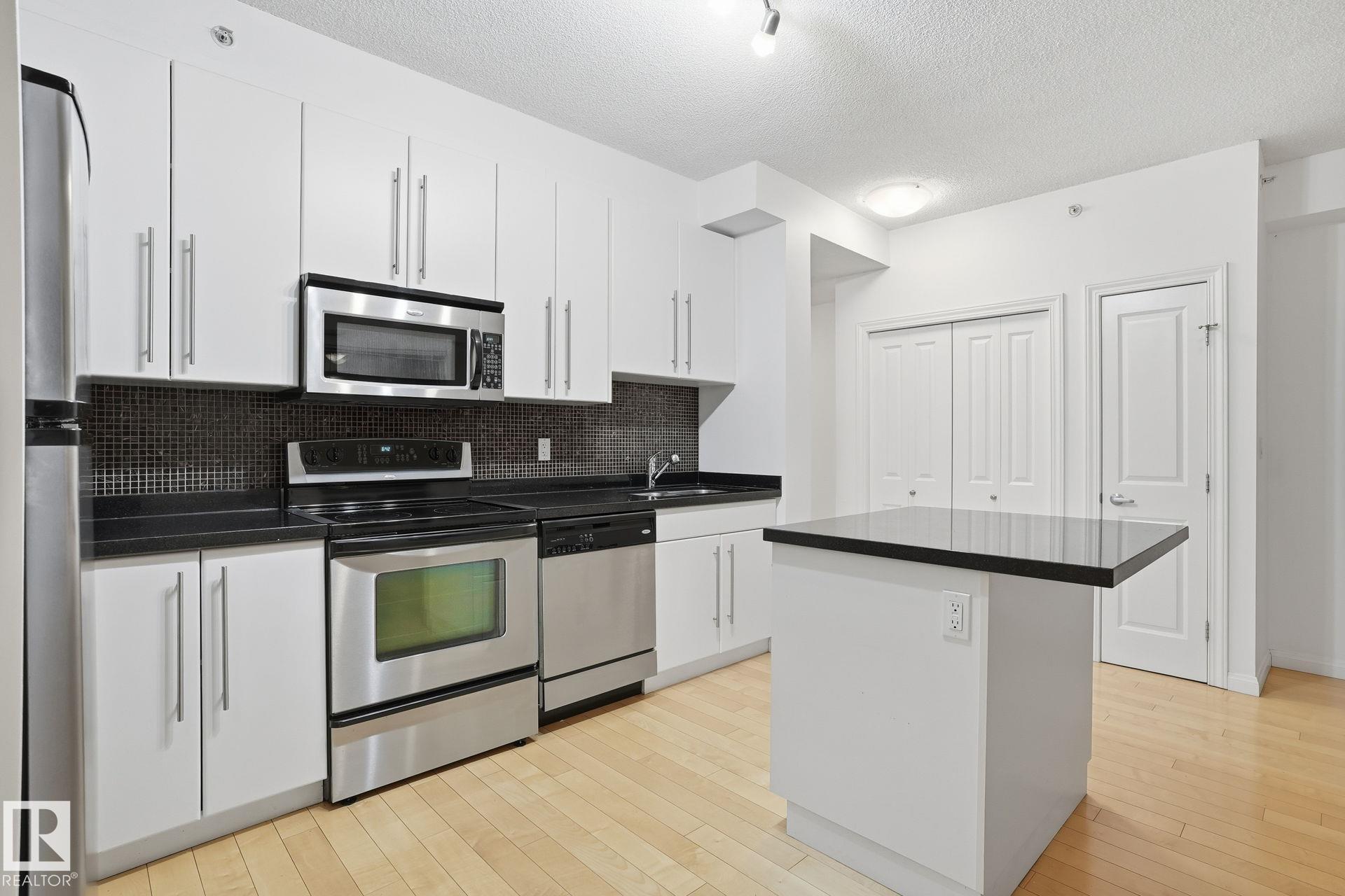 Photo 5 at 1101 - 9819 104 Street NW, Downtown, Edmonton