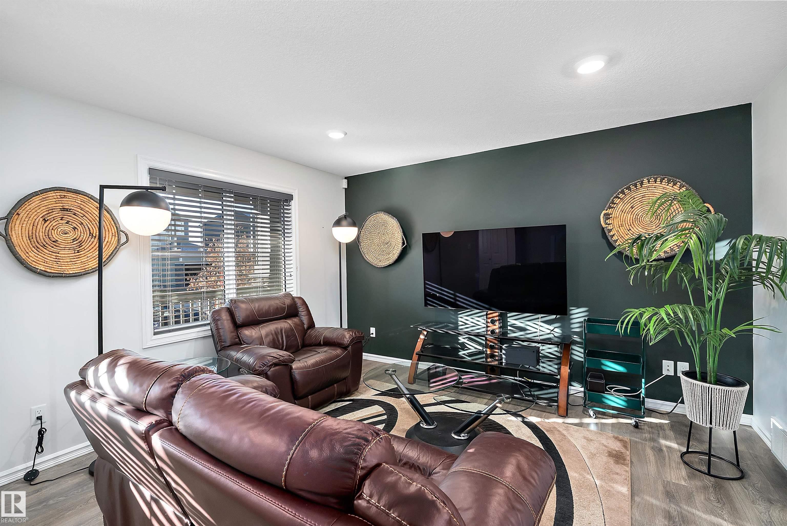 Photo 4 at 22124 87 Avenue NW, Rosenthal, Edmonton