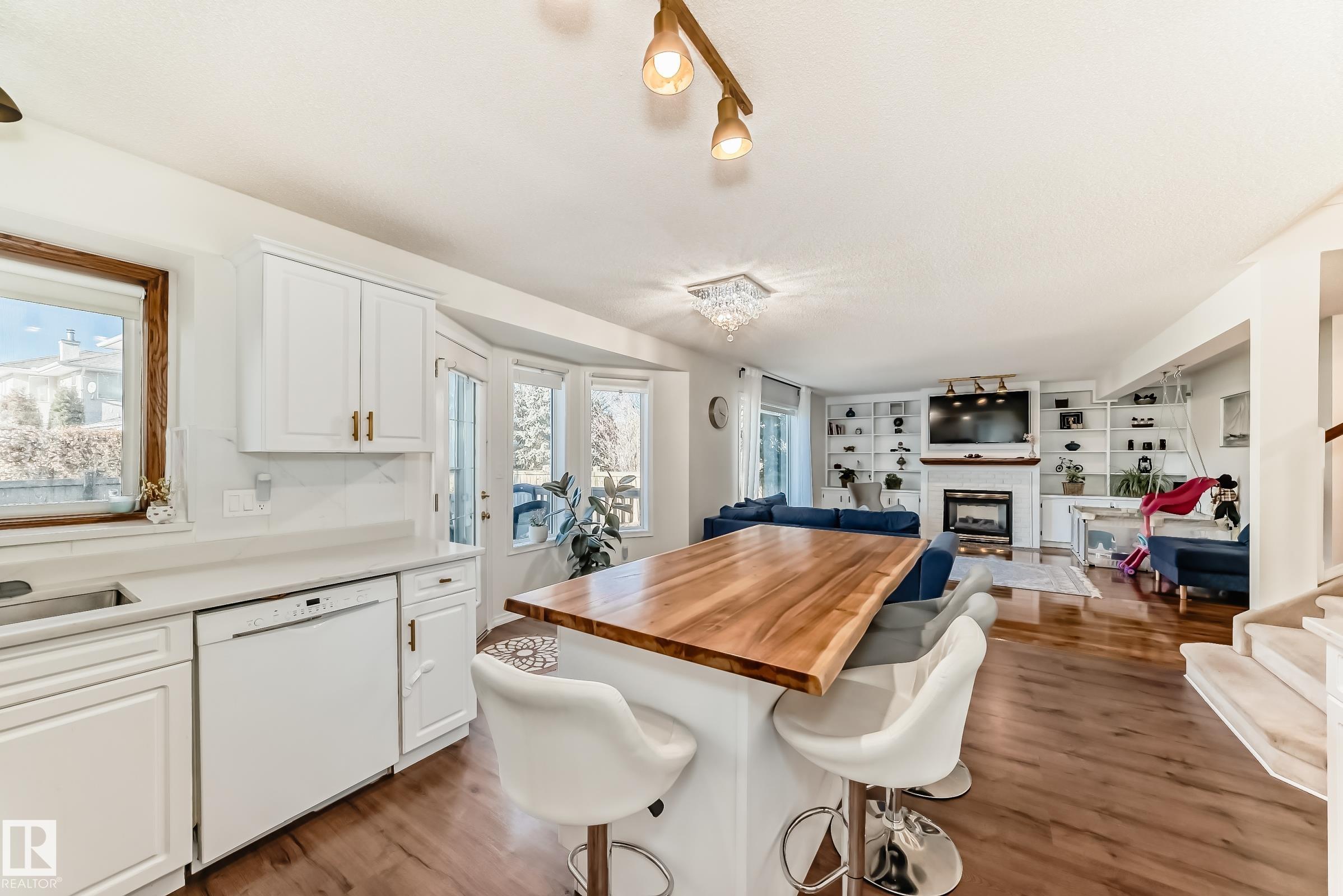 Photo 12 at 922 Burrows Crescent NW, Bulyea Heights, Edmonton