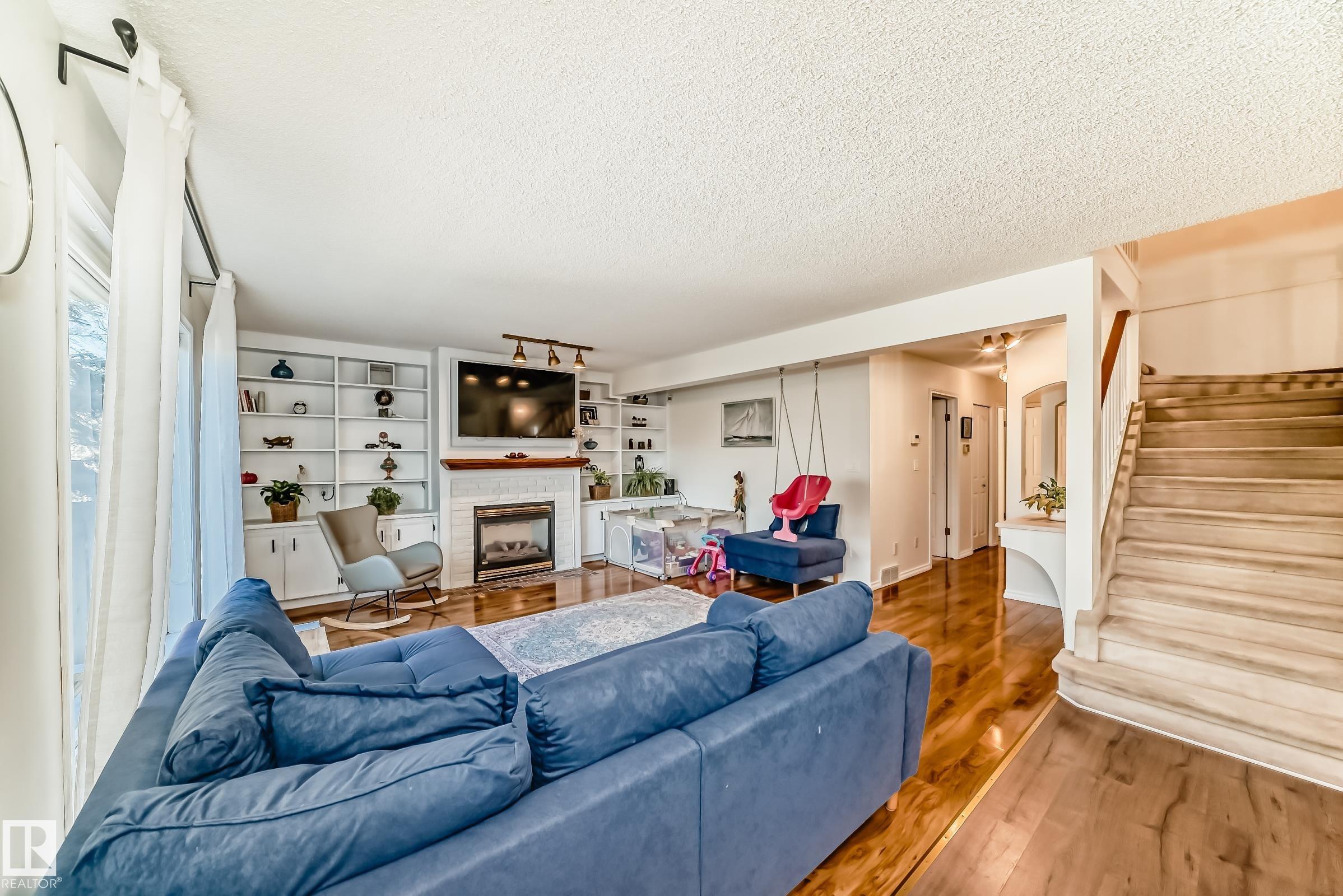 Photo 17 at 922 Burrows Crescent NW, Bulyea Heights, Edmonton