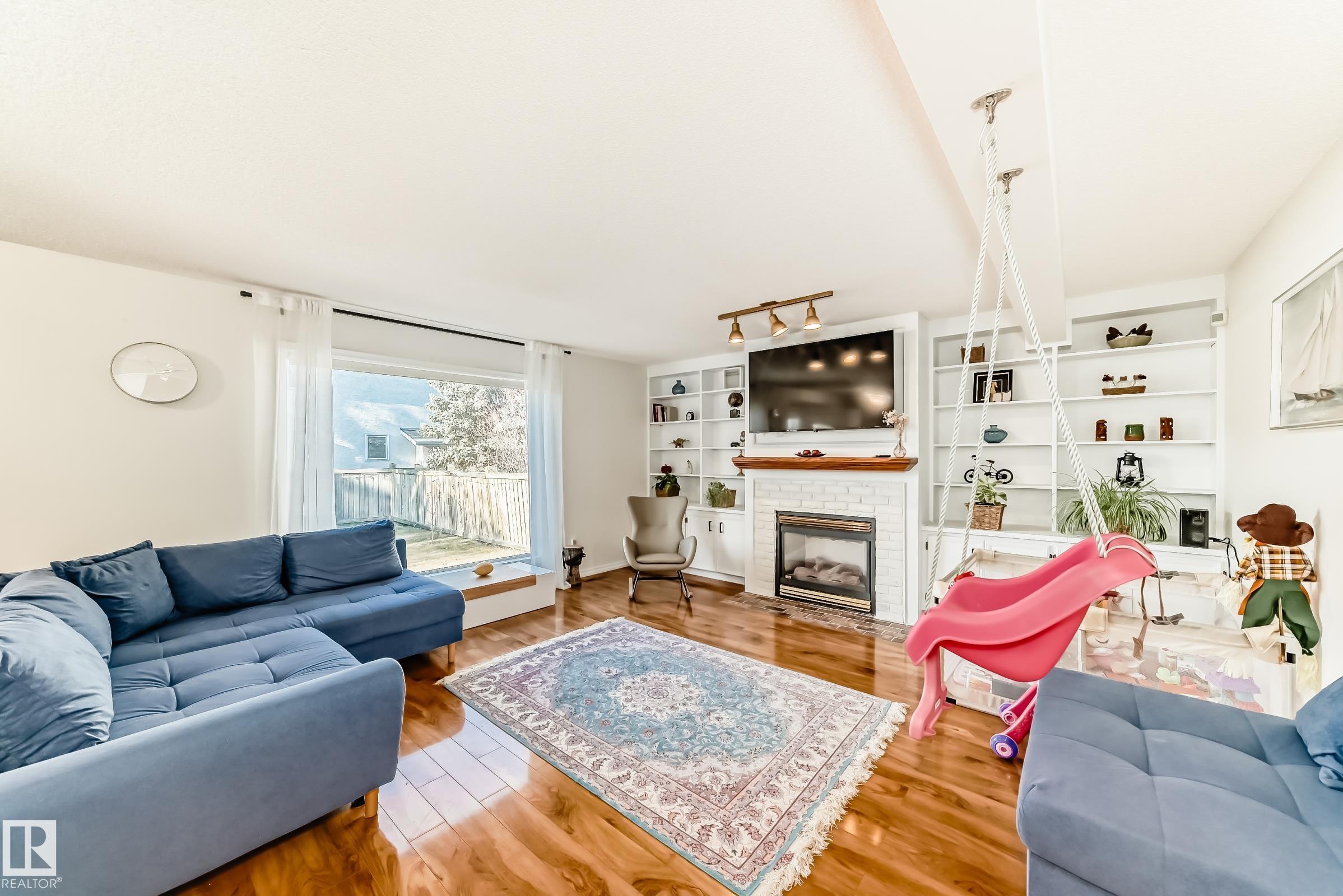 Photo 19 at 922 Burrows Crescent NW, Bulyea Heights, Edmonton