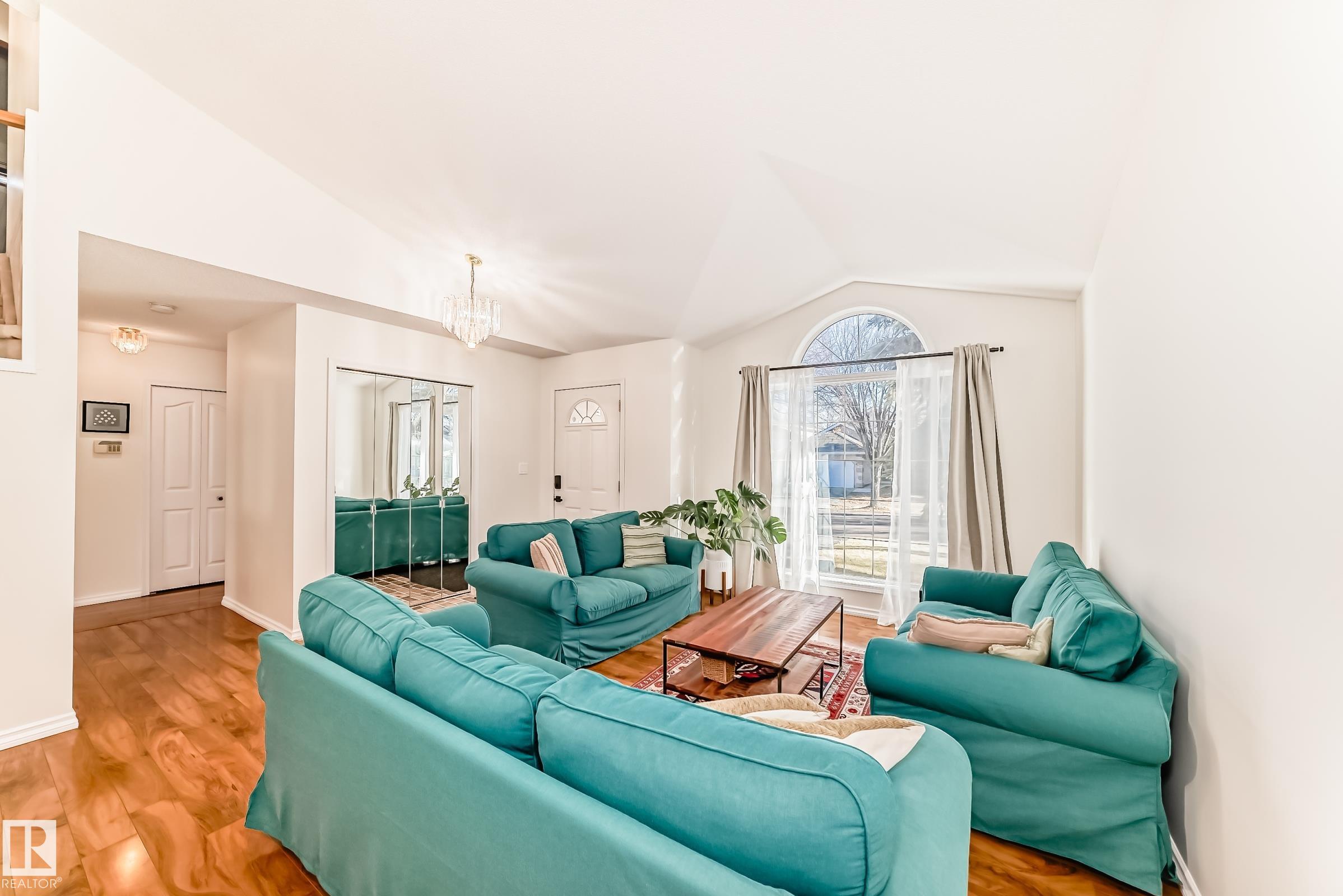 Photo 25 at 922 Burrows Crescent NW, Bulyea Heights, Edmonton