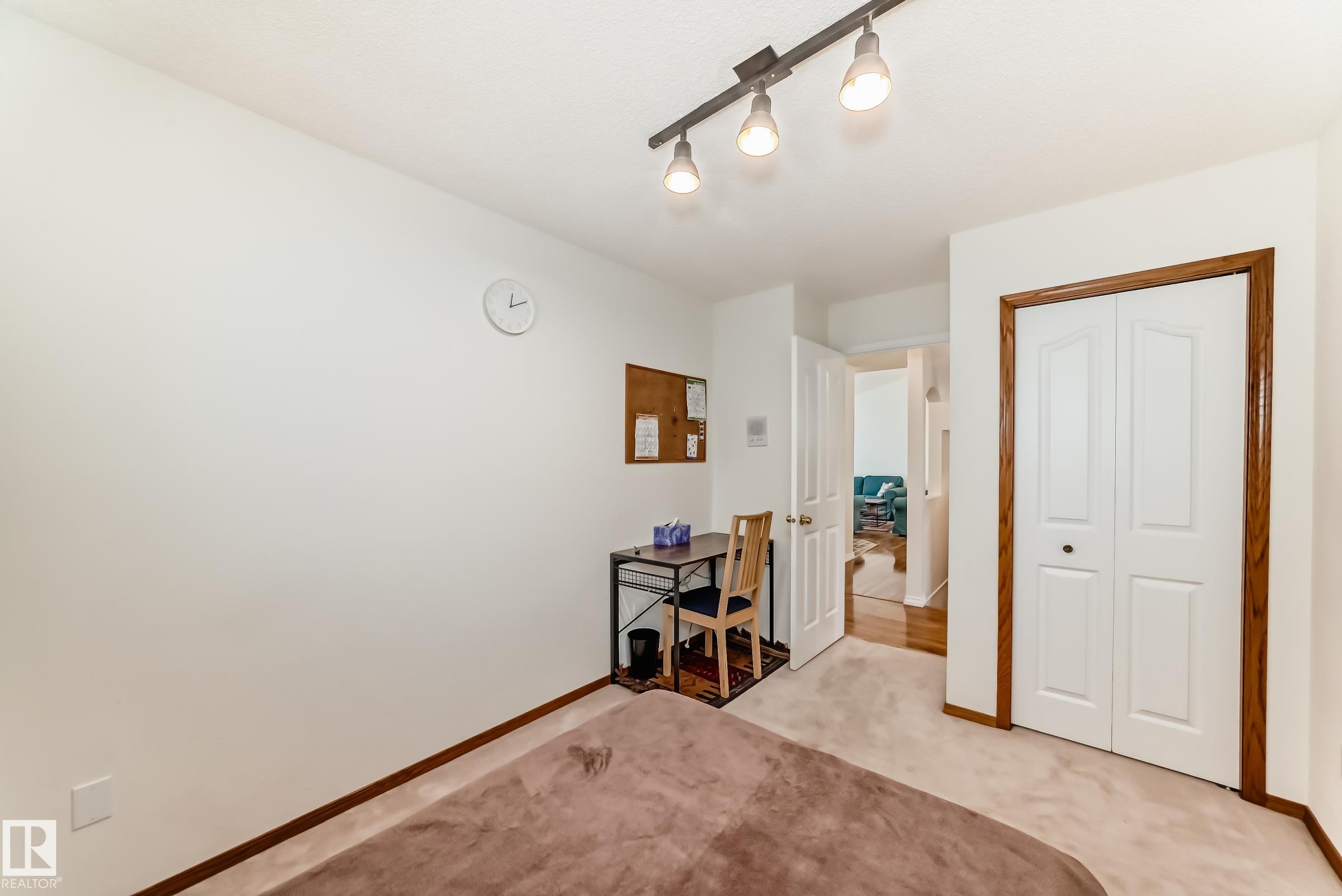 Photo 33 at 922 Burrows Crescent NW, Bulyea Heights, Edmonton