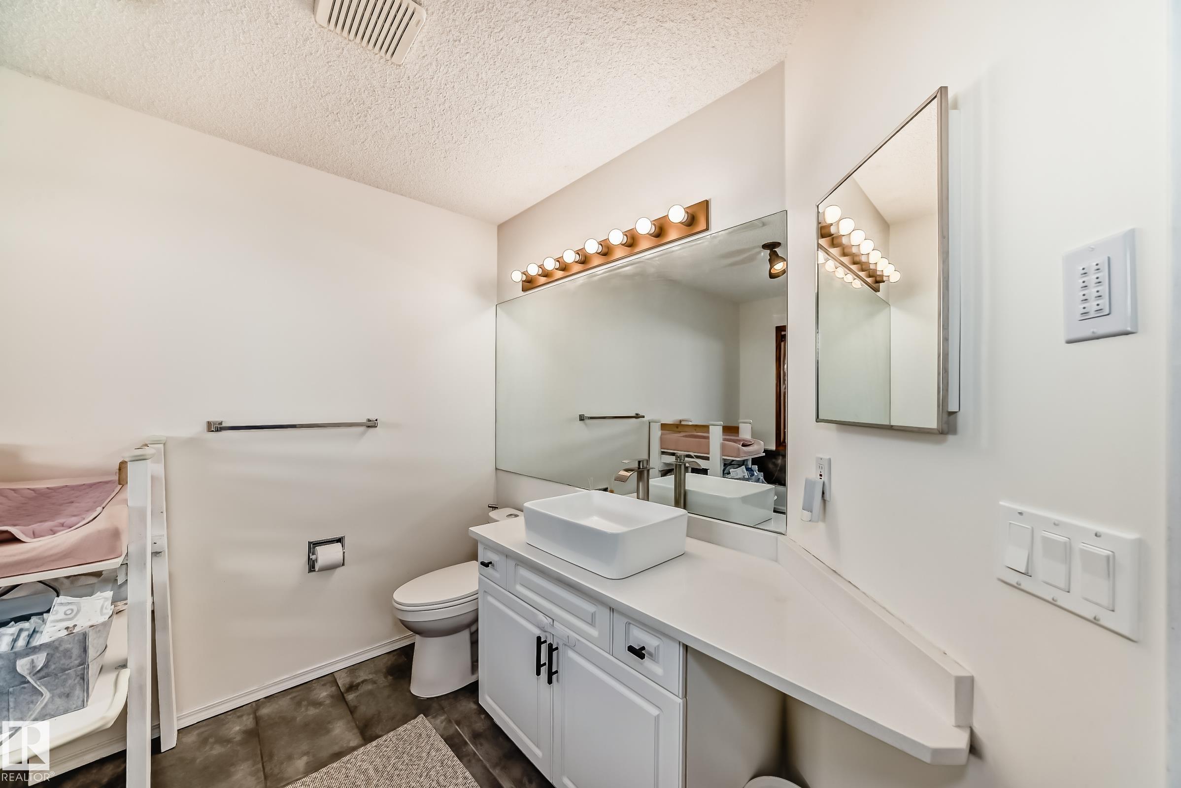 Photo 45 at 922 Burrows Crescent NW, Bulyea Heights, Edmonton