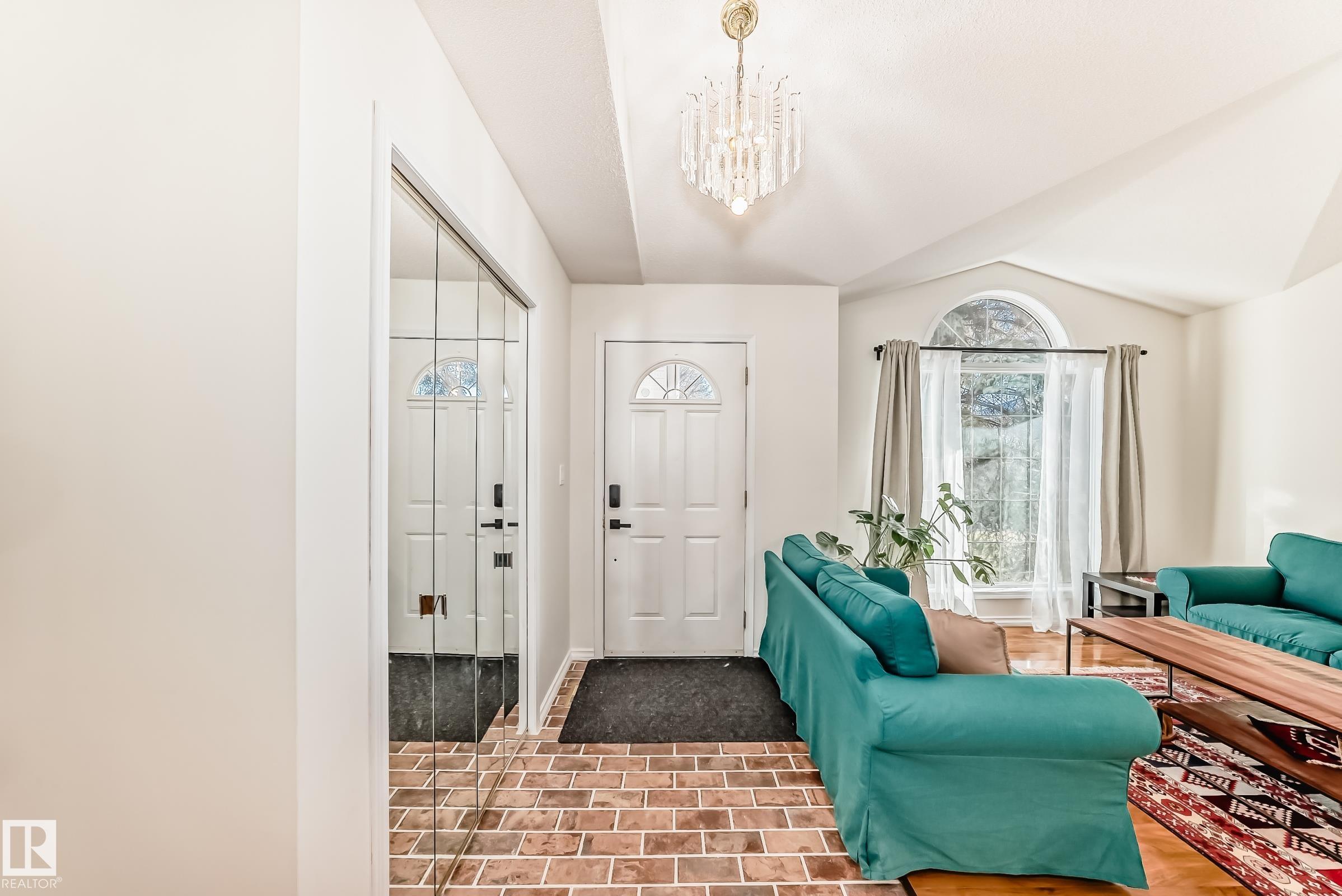 Photo 6 at 922 Burrows Crescent NW, Bulyea Heights, Edmonton