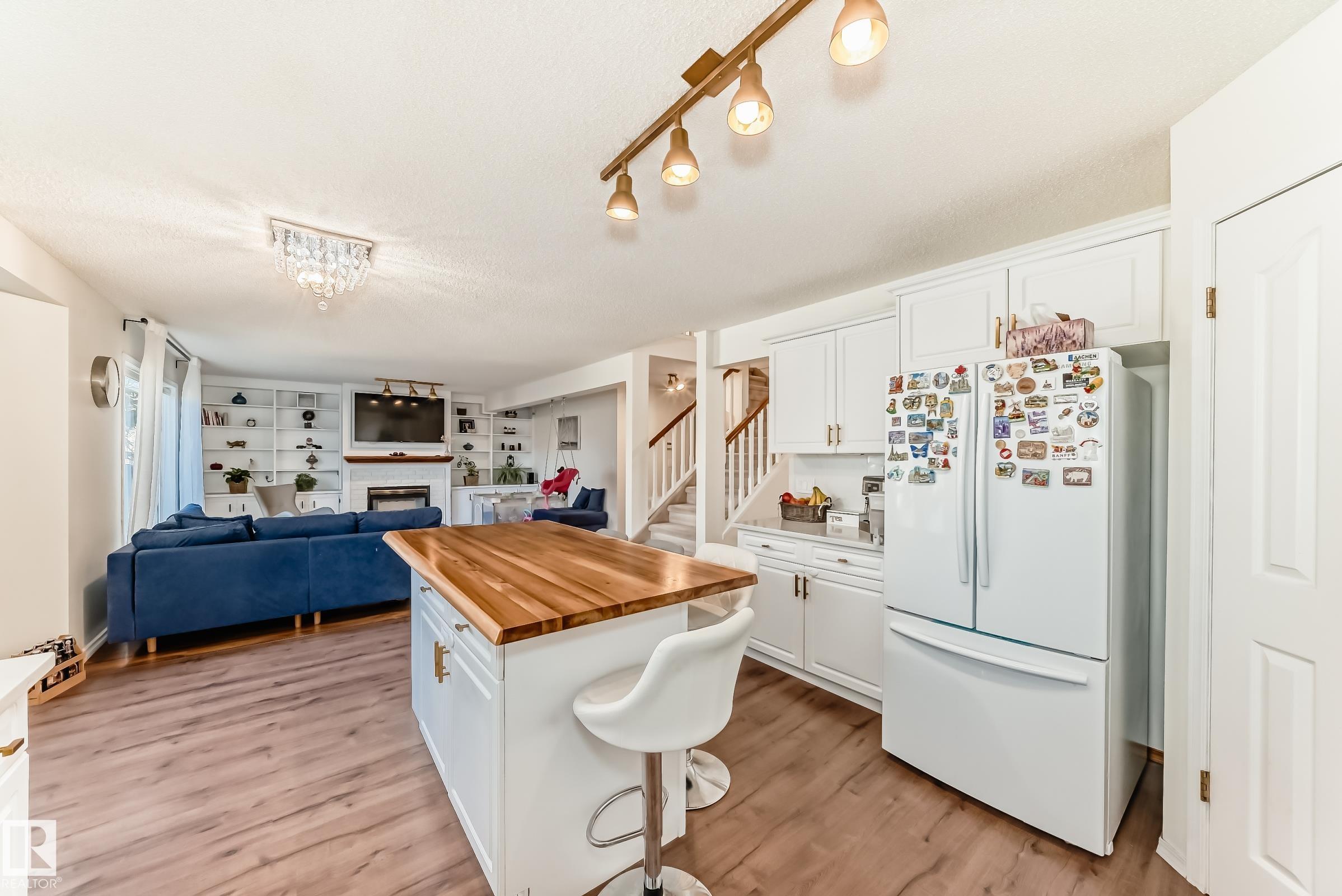 Photo 10 at 922 Burrows Crescent NW, Bulyea Heights, Edmonton