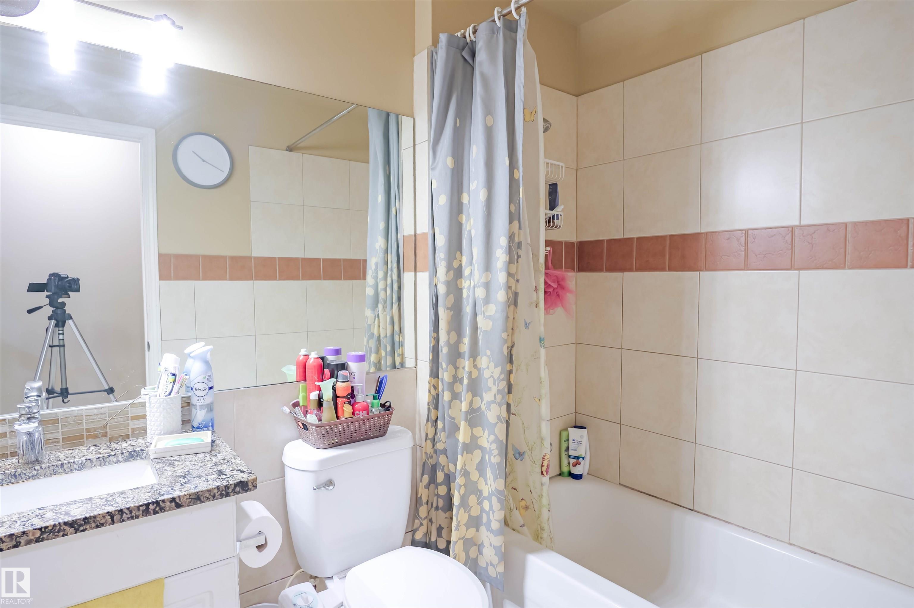 Photo 18 at 3720 25 Av NW None NW, Bisset, Edmonton