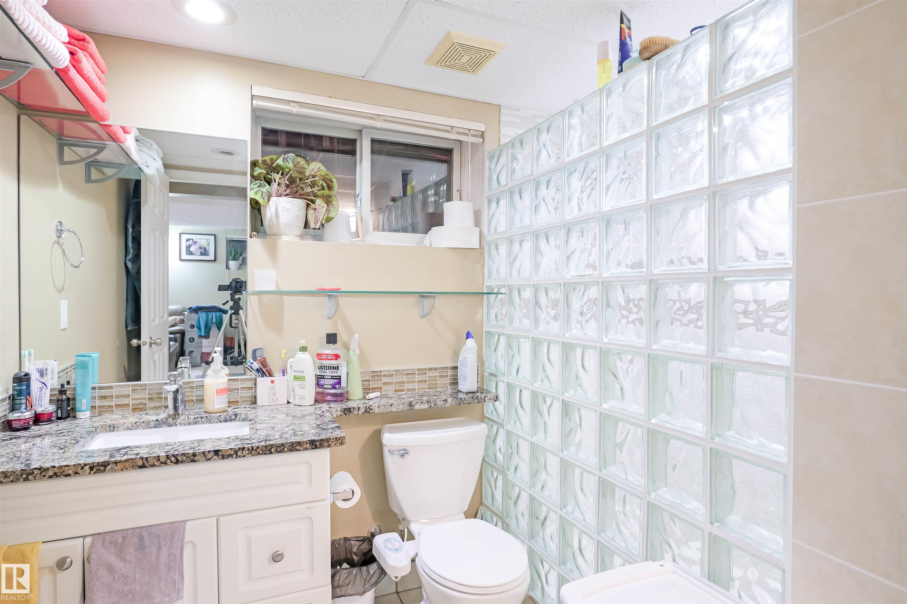 Photo 21 at 3720 25 Av NW None NW, Bisset, Edmonton