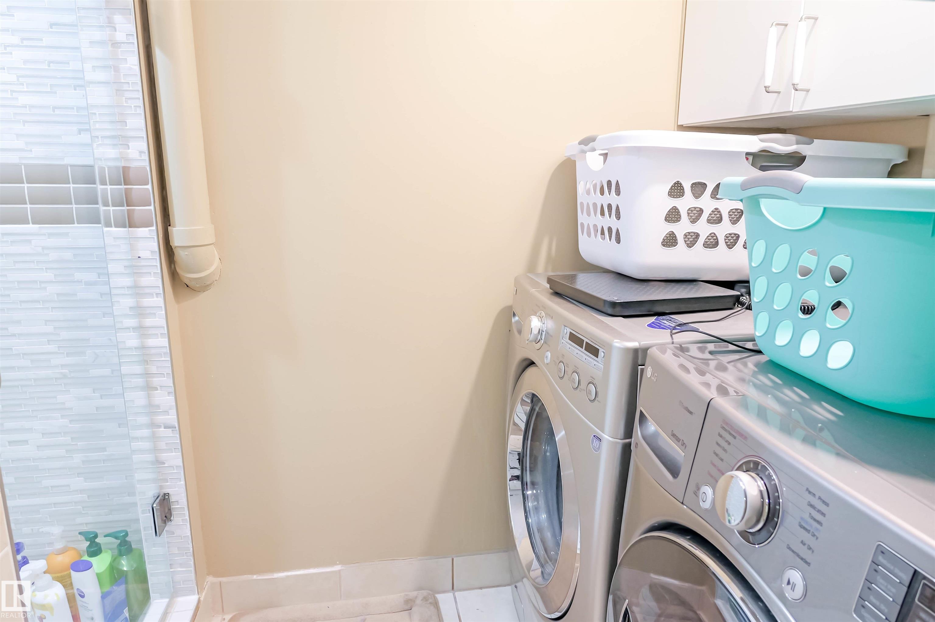 Photo 22 at 3720 25 Av NW None NW, Bisset, Edmonton