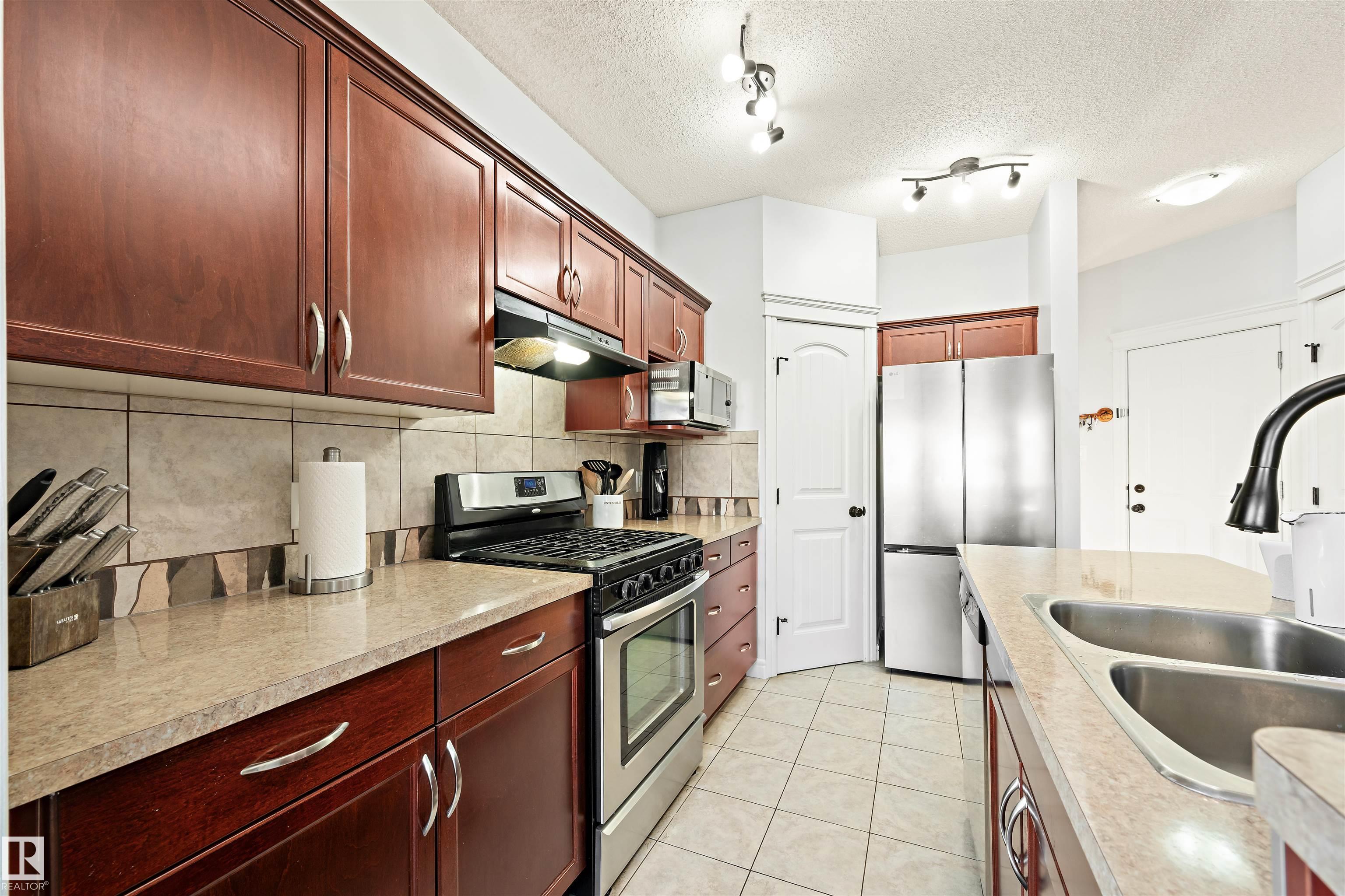 Photo 4 at 11412 14 Avenue SW, Rutherford, Edmonton