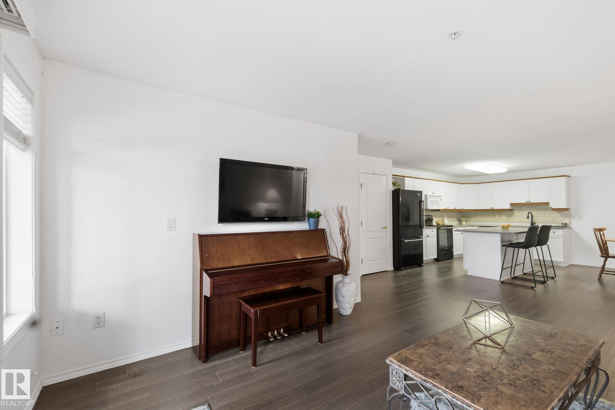 Photo 15 at 106 - 8956 156 Street NW, Meadowlark Park, Edmonton